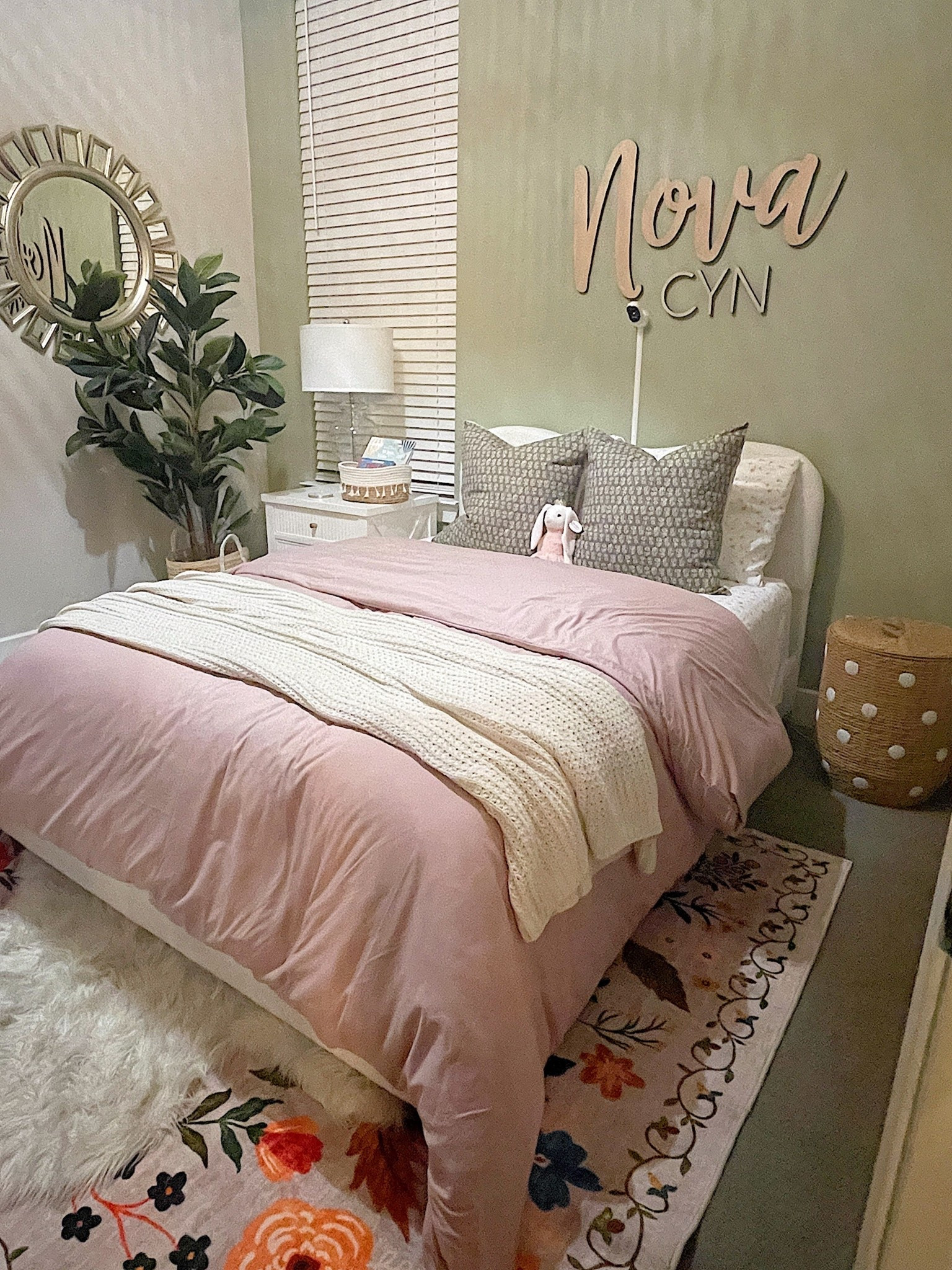 Boho Girl Bedroom with Dusty Rose and Sage accents


#LTKKids #LTKHome #LTKFamily