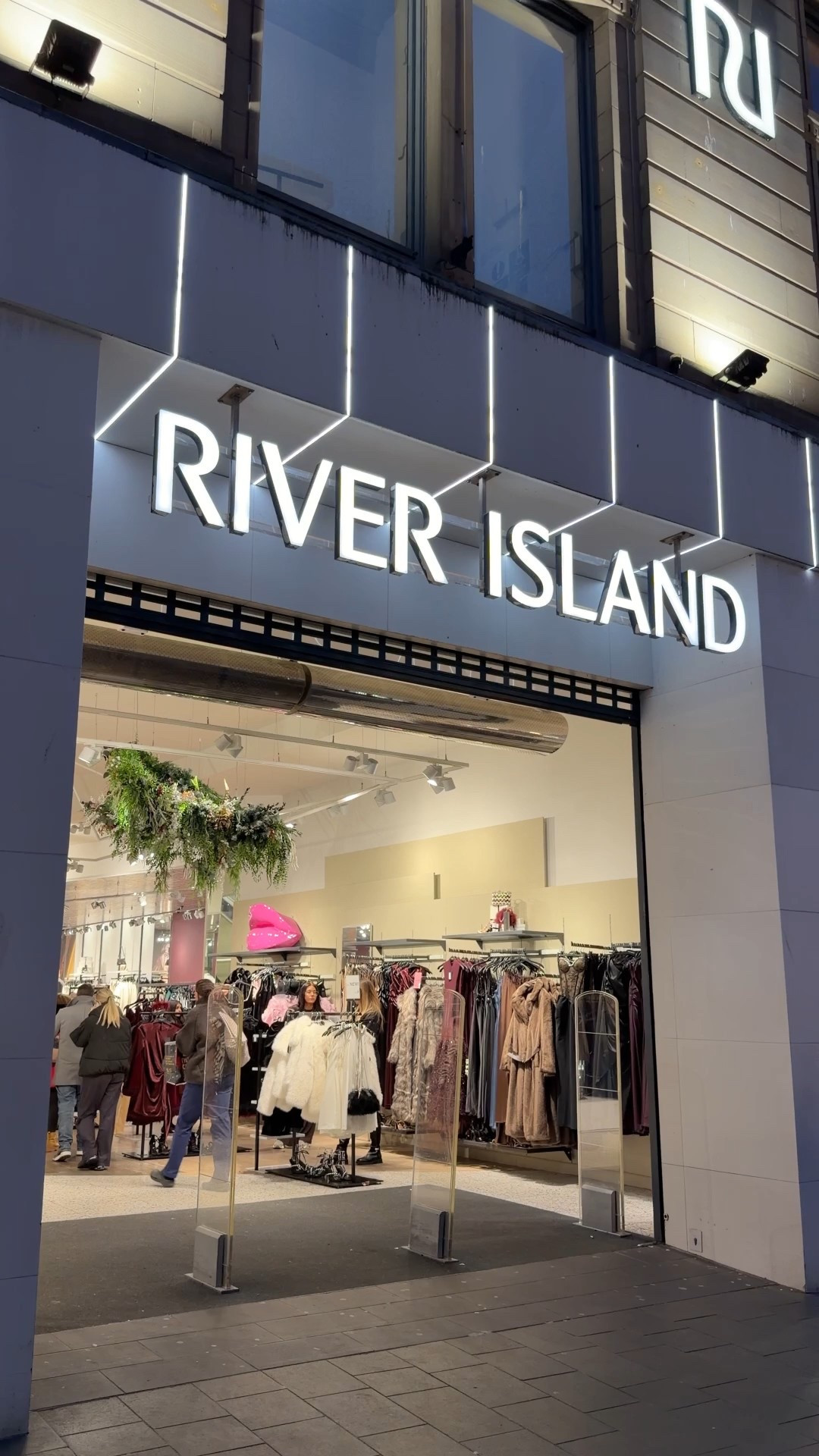 Comfy casual Christmas Day outfit ideas 🎄✨

#LTKfestive #LTKwinter #LTKstyletip