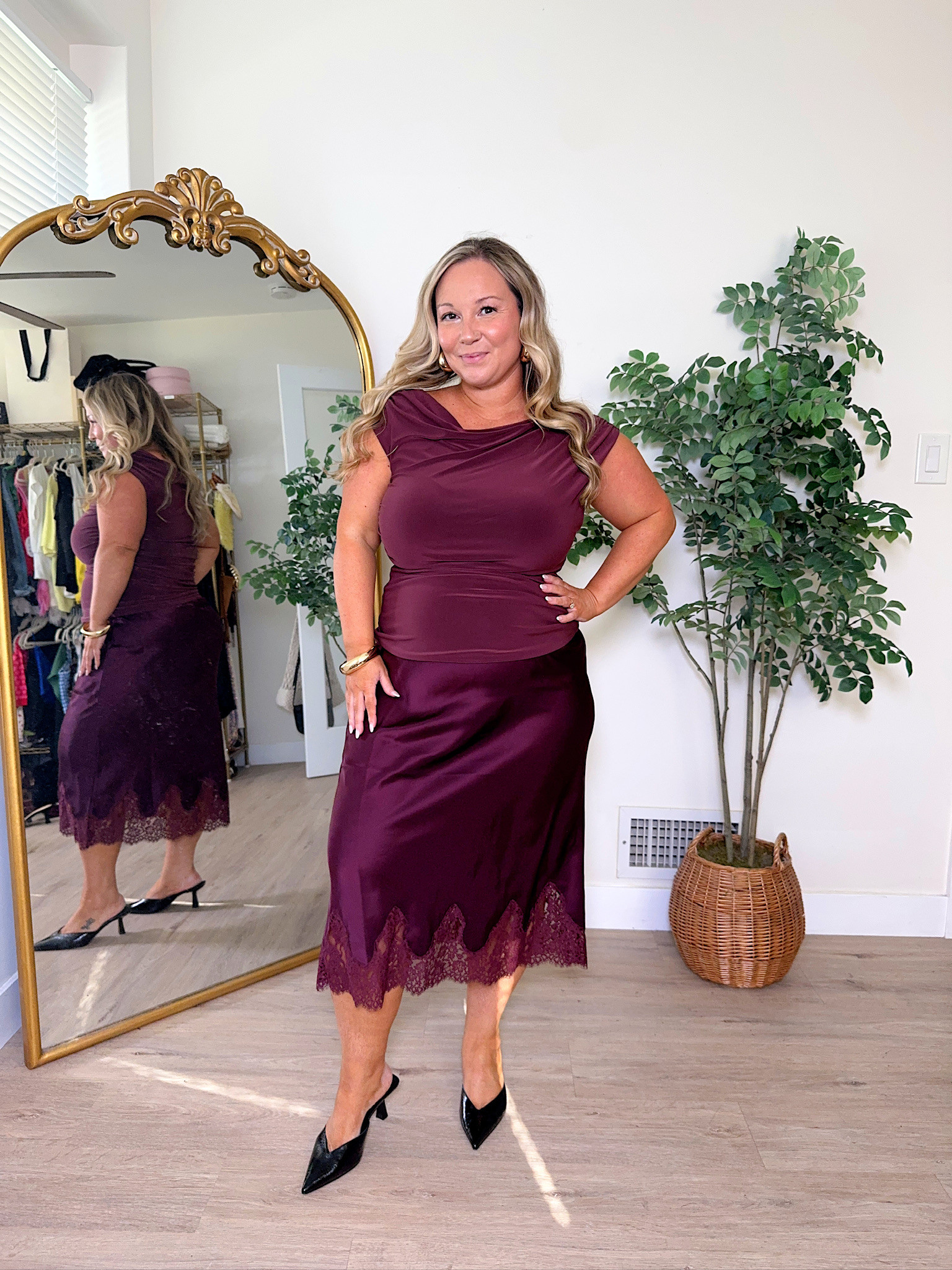 Love this color for Fall♥️ Such a pretty date night outfit!

Wearing a size xl in the top + large in the skirt! (linking similar shoes🥰)





fall outfits women, date night outfits, fall fashion, fall date night outfit, burgundy, maroon, Aritzia outfit, lace skirt outfit, satin skirt, stylenright, shelli enright 

 #LTKootd #LTKSeasonal #LTKMidsize