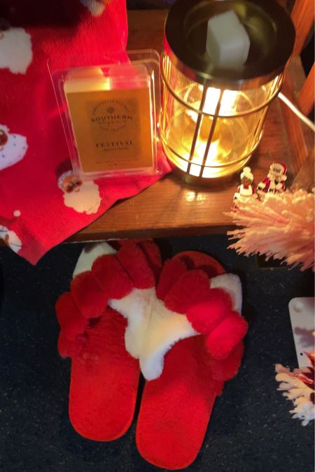 Wax melt+
Scent warmer + 
Santa towel +
Santa earrings 

#LTKHoliday #LTKhome #LTKSeasonal