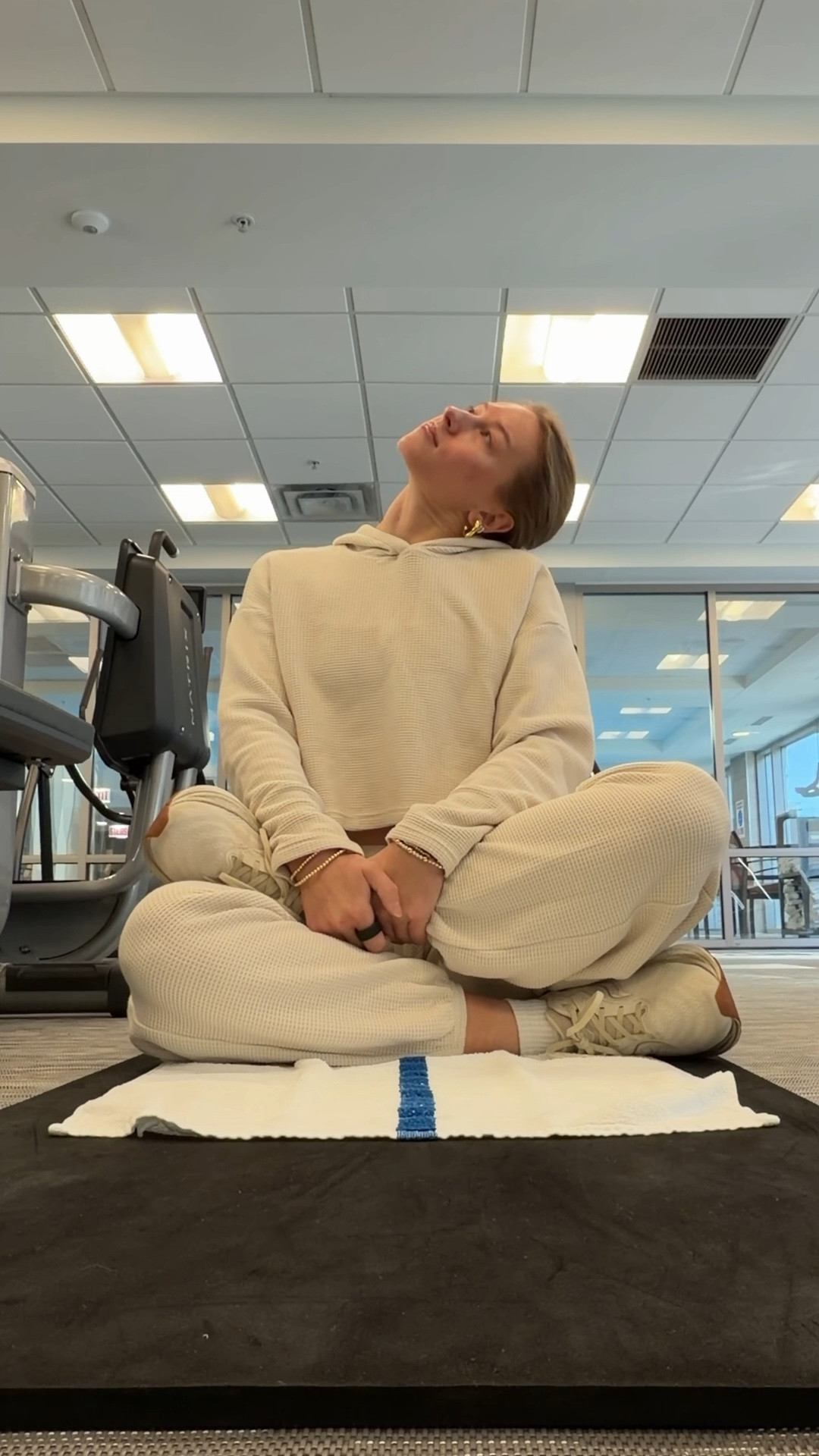 11/14/25 Today’s warm-up fit before our HYROX race — cozy, practical, and perfect for shaking out the nerves. Linking my Athleta waffle-knit lounge set (so warm + comfy) and my Saucony Tempus sneakers, my go-to for training days. 🖤

#LTKfitnessgoals #LTKActive