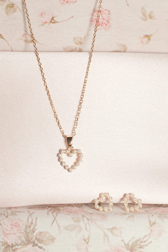 Caris 14KT Gold Pearl Heart Charm Necklace and Earring Set | Lulus