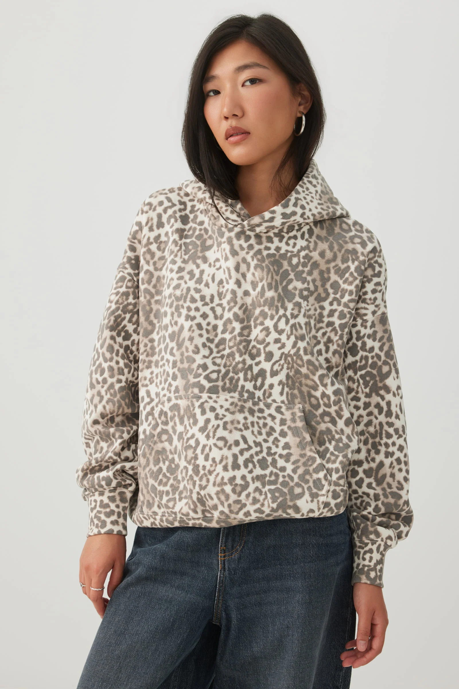 Leopard Print Relaxed Hoodie Beige | Ardene Canada | Ardene US