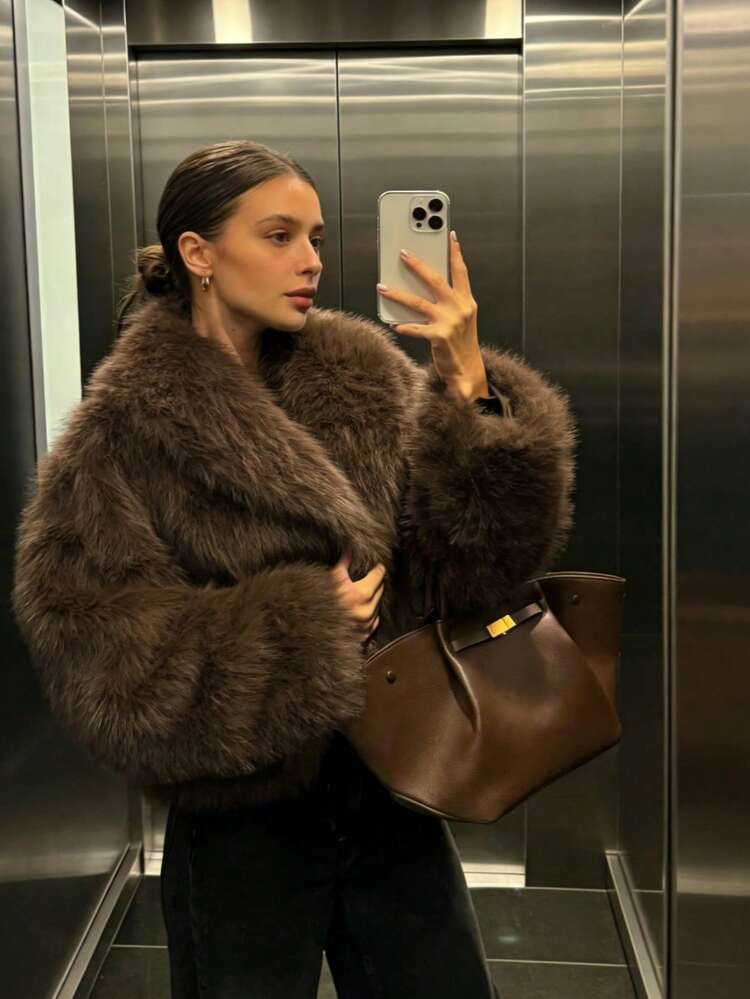  Camellia Faux Fox Fur Collar Fashionable Short Jacket  | SHEIN