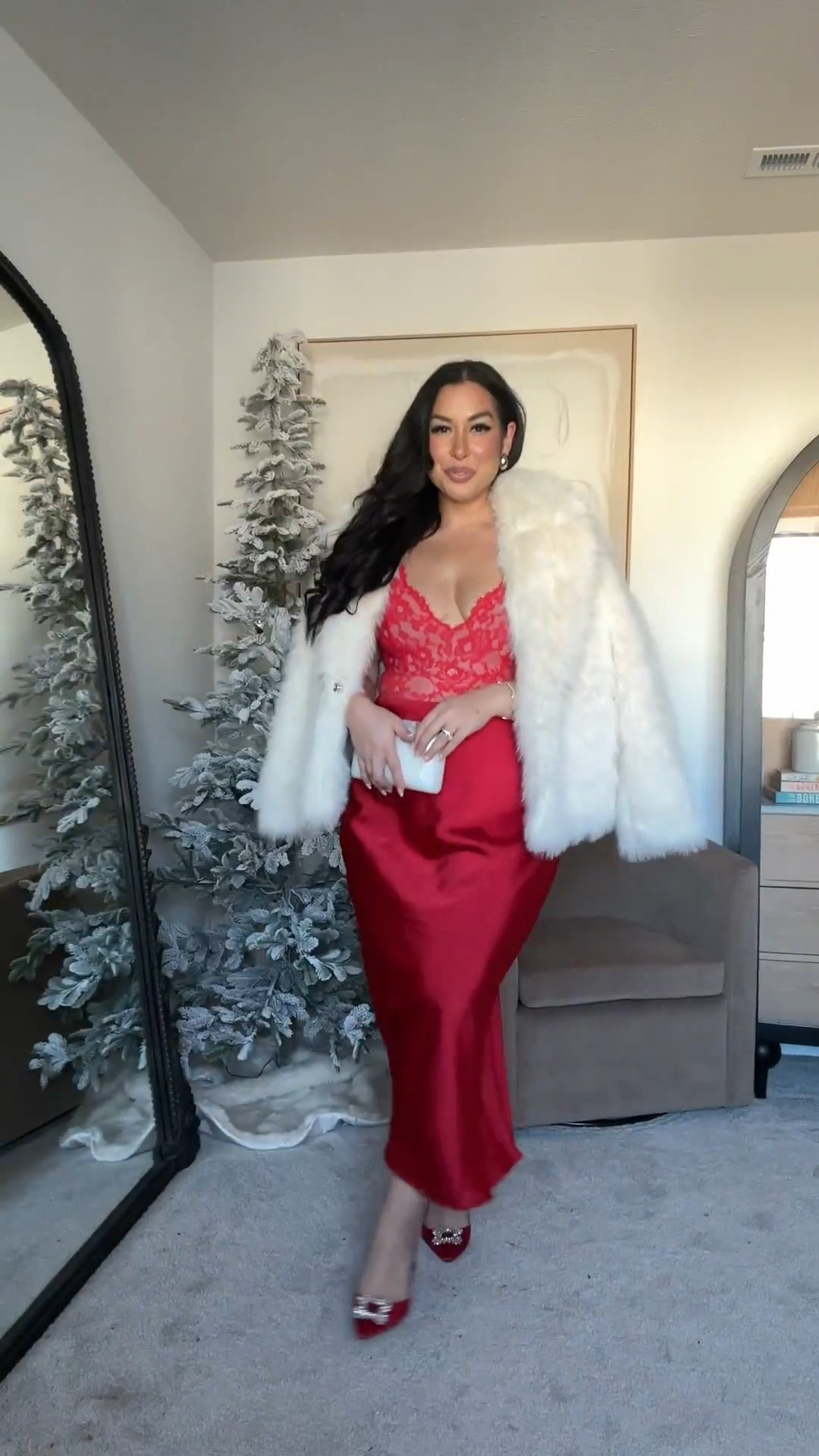 Midsize Holiday Outfit!



Midsize fashion, midsize holiday outfits, Amazon fashion, midsize Amazon fashion, Amazon holiday outfits, holiday outfits, faux fur coat outfit

#LTKMidsize #LTKHoliday #LTKSeasonal