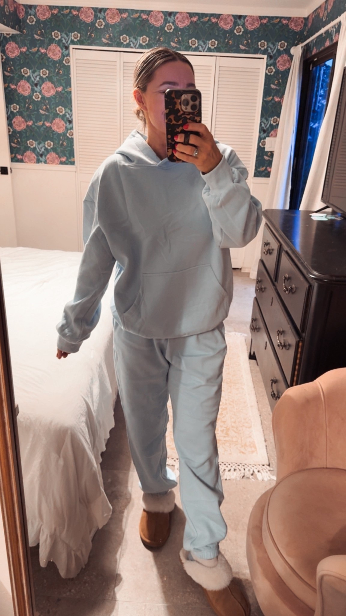 Sweatsuit, women’s loungewear, matching set, loungewear 

#LTKHoliday #LTKOver40 #LTKSeasonal