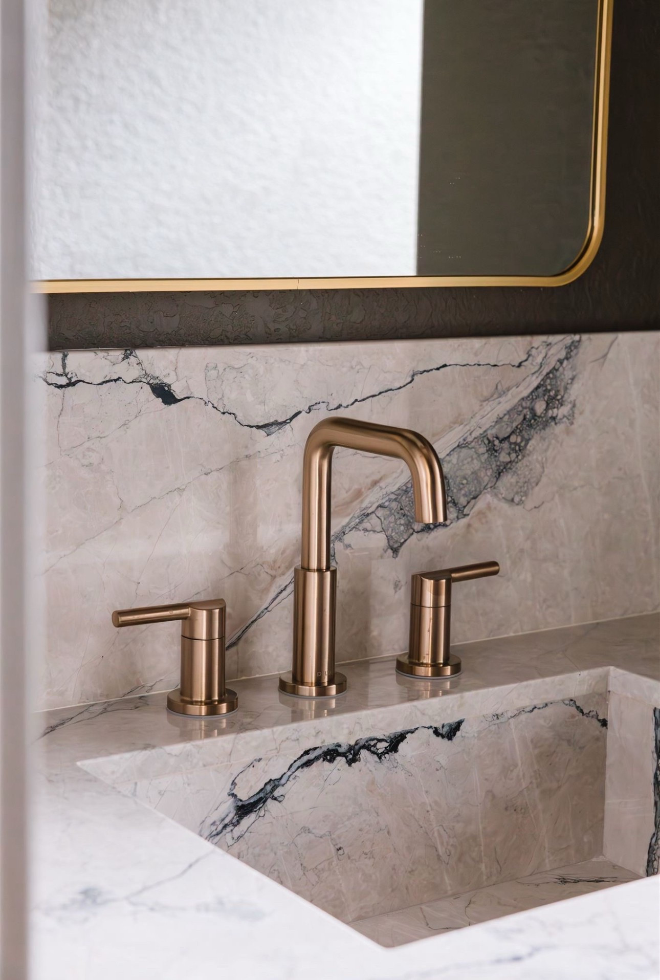Bathroom faucet
Bronze
Champagne 
Sink 


#LTKHome #LTKOver40 #LTKStyleTip