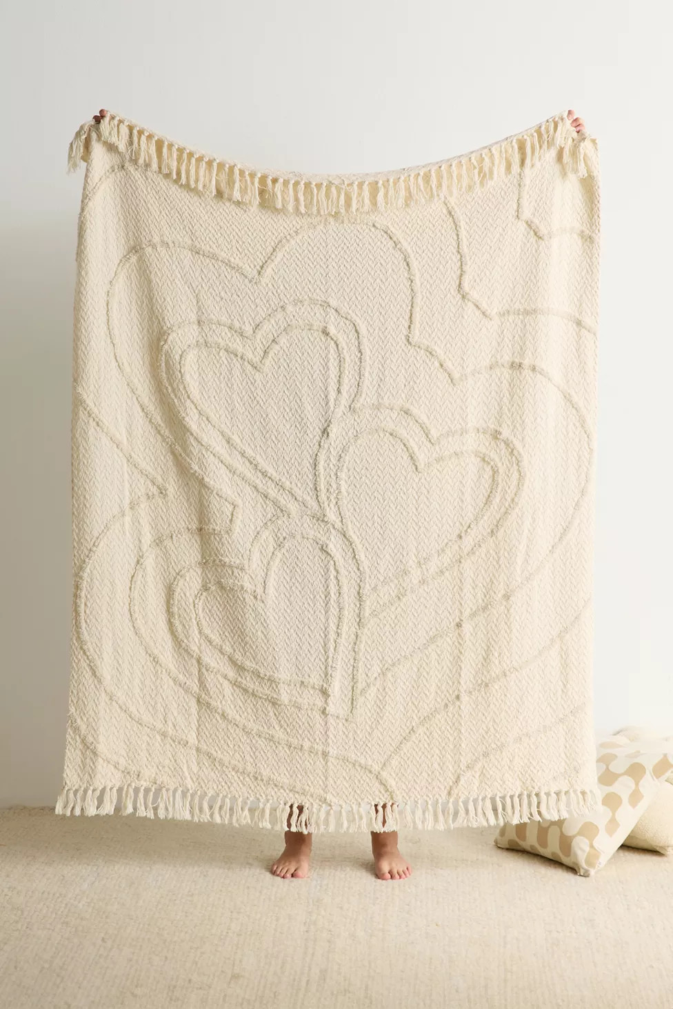 Heart Tufted Throw Blanket | Urban Outfitters (US and RoW)