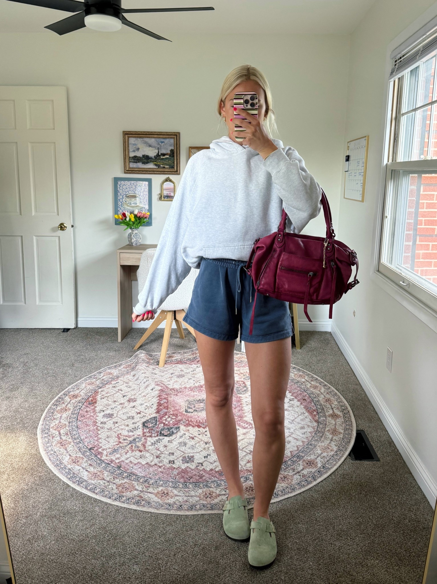 Nail day = basic fit 🍵🫐 these shorts are old Abercrombie but I linked similar!

#LTKootd