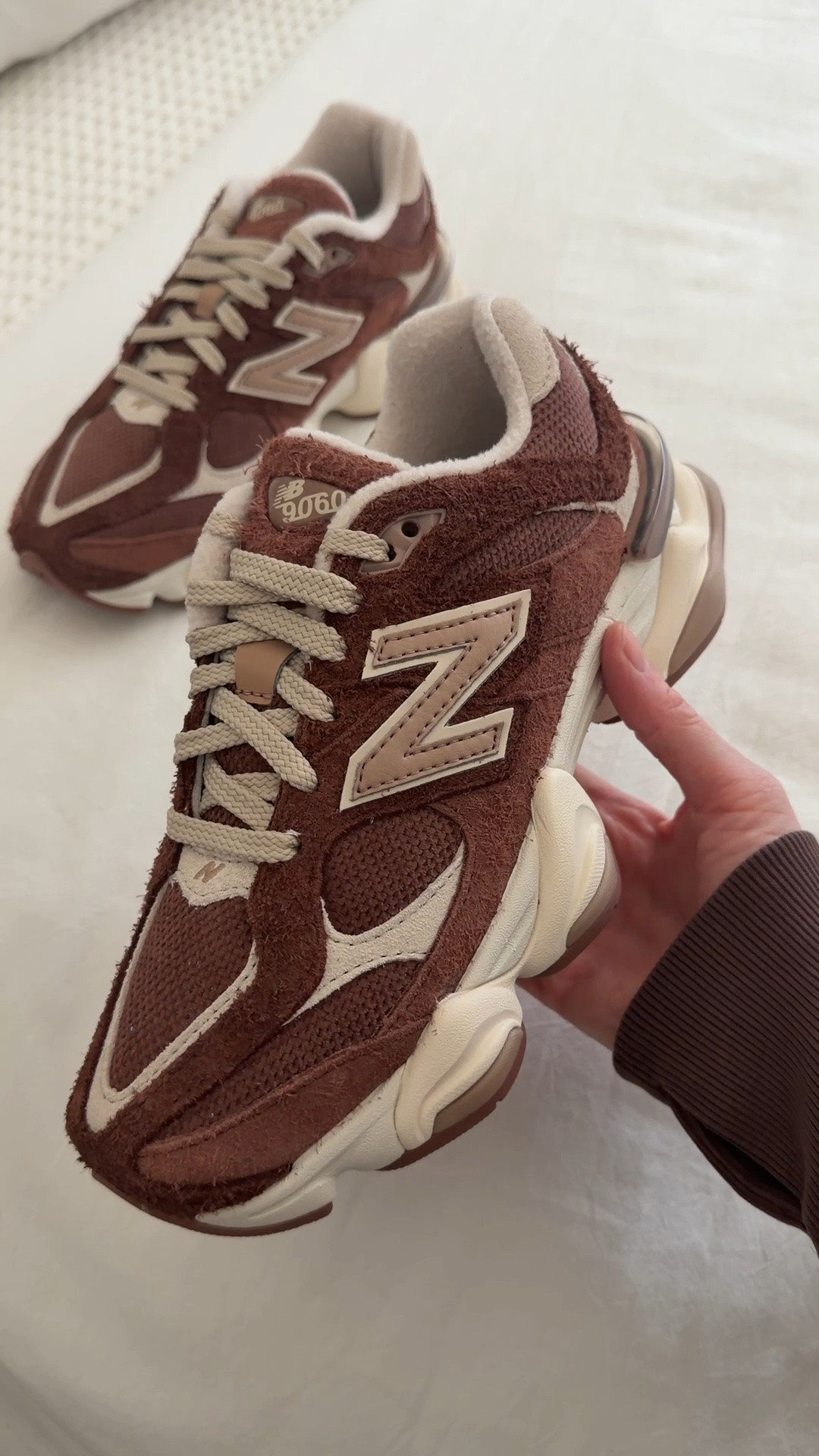 The perfect sneaker for fall 🤎🧸🍂