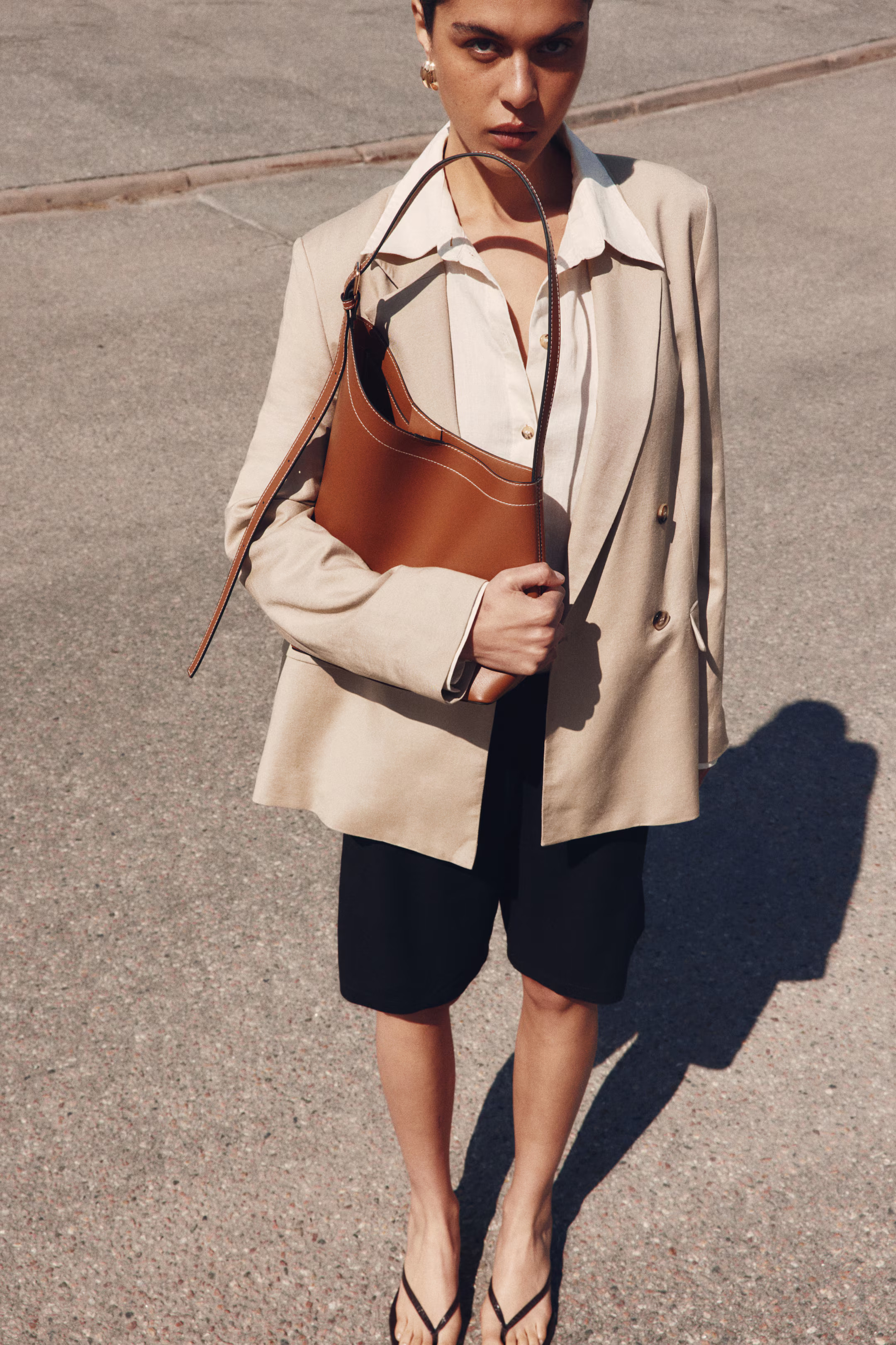 Asymmetric shopper | H&M (UK, MY, IN, SG, PH, TW, HK)