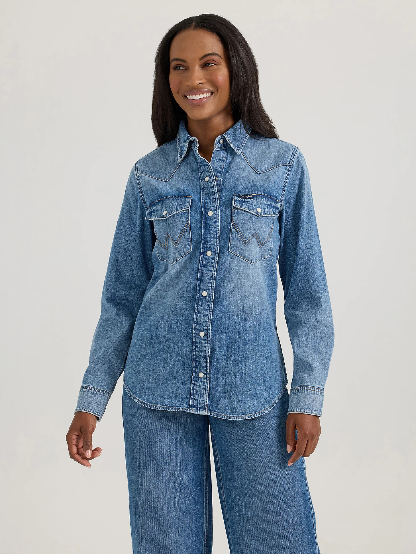 Women's Wrangler Classic Denim Slim Western Snap Shirt | Wrangler