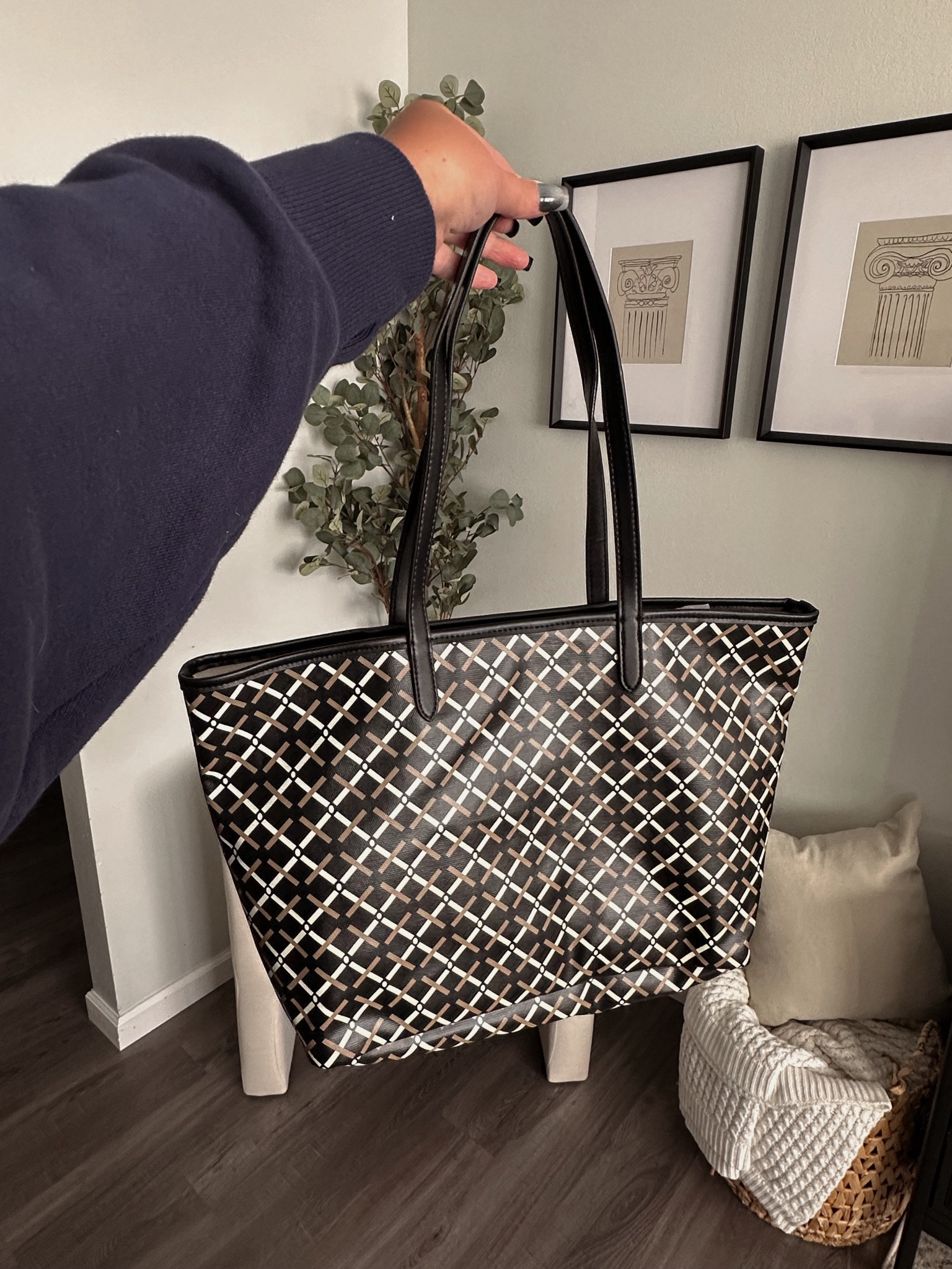 Target tote bag - designer look for less - $30 

#LTKFindsUnder50 #LTKItBag