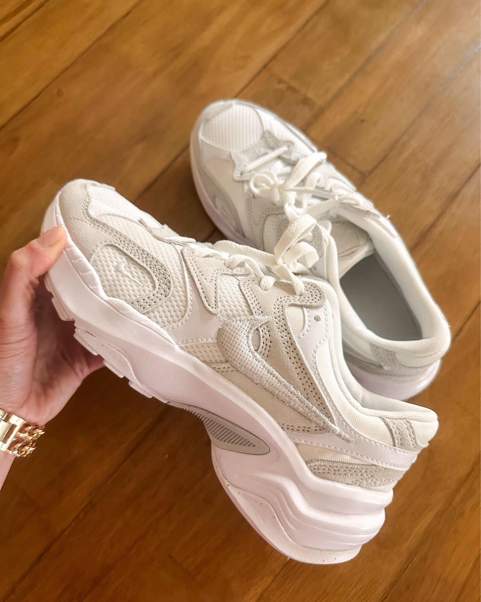 new nikes! 👟🤍

#LTKSaleAlert #LTKShoeCrush #LTKSummerEdit