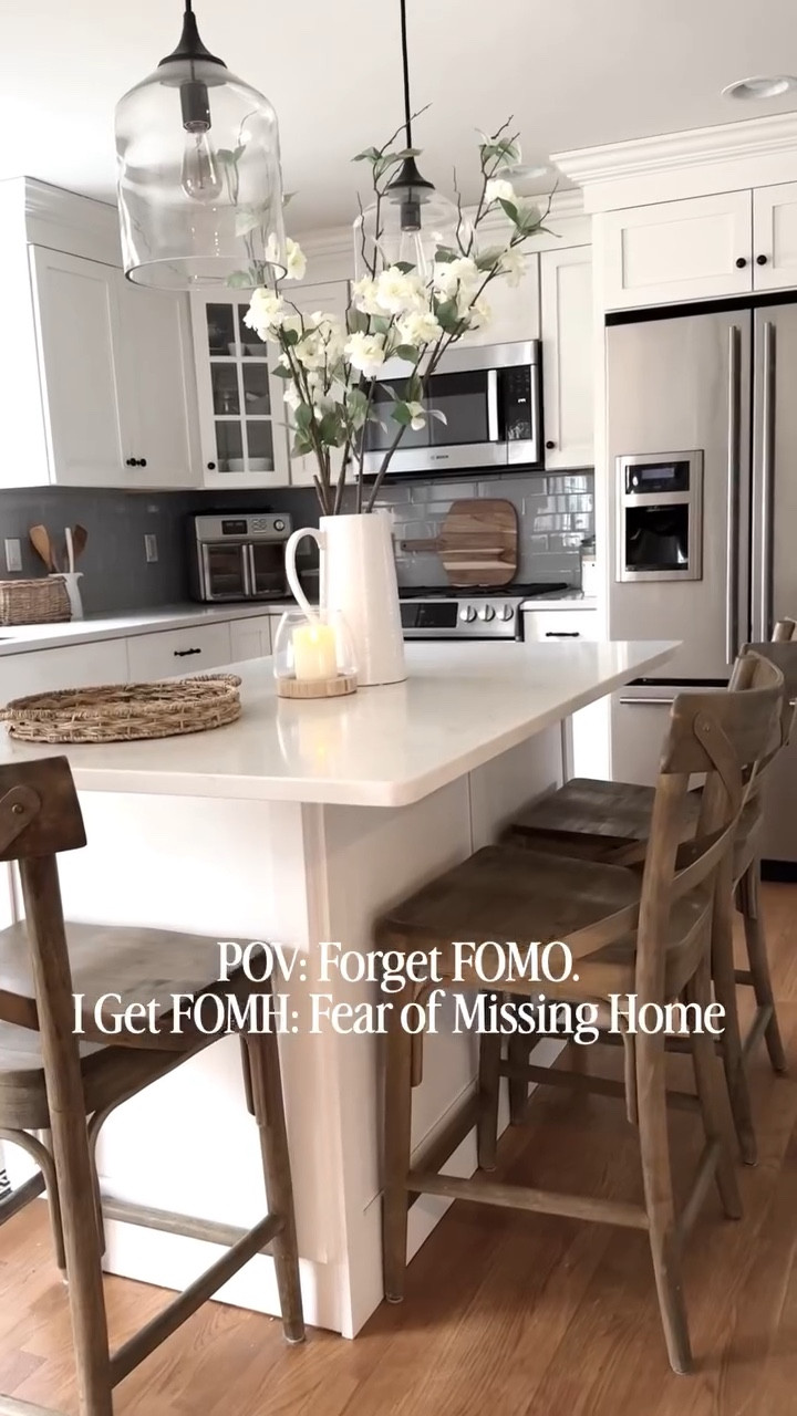 Sometimes the best part about going out, is coming home. 

Happy Wednesday. Would you believe me if I told you we got more snow? I am so ready for birds and grass. Heck, I’d even take the pollen at this point! 

🛒🔗 For links to everything you see in my home, follow me on LTK from the link in my bio, or comment “Home” and I’ll DM you links to all my favorite best-selling home decor! 

#home #homedecor #cozyhome #reels #facebookreels