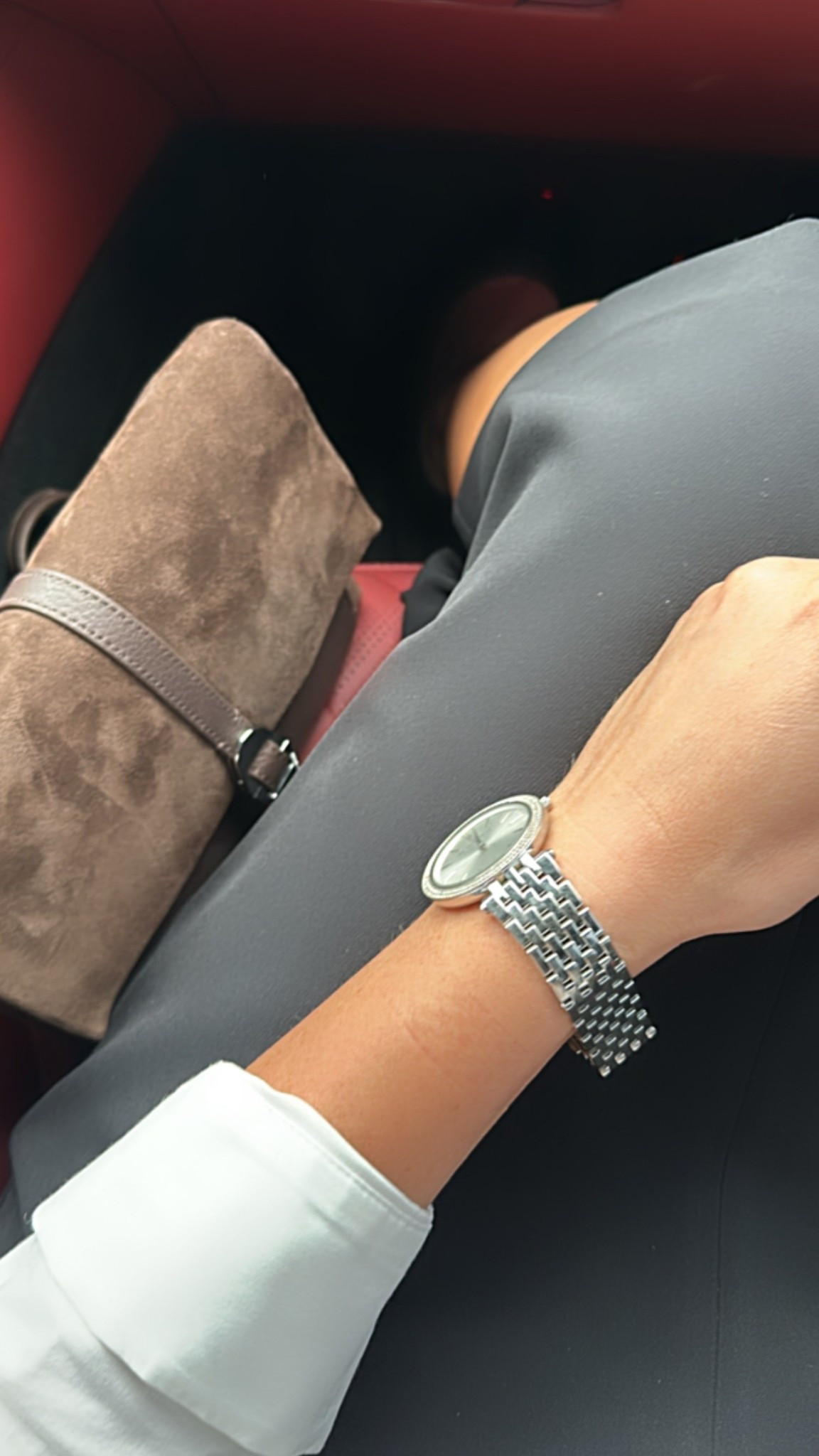 My Michael Kors watch elegant and classy have them for about 10
years still look like brand new.

I got questions from where my watch ⌚️ 
This is old version, they don’t sell them anymore, but here’s newest version and look 👌