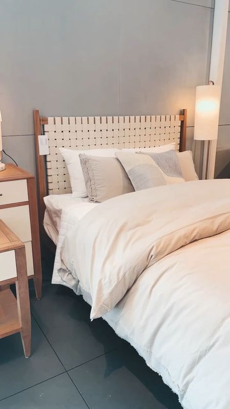 This is one of my favorite beds from Crate and Barrel! I think it’s perfect for a teenage girls room! 

#bed #girlsroom #bedroomdecor #onlineinteriordesign #crateandbarrel

#LTKhome