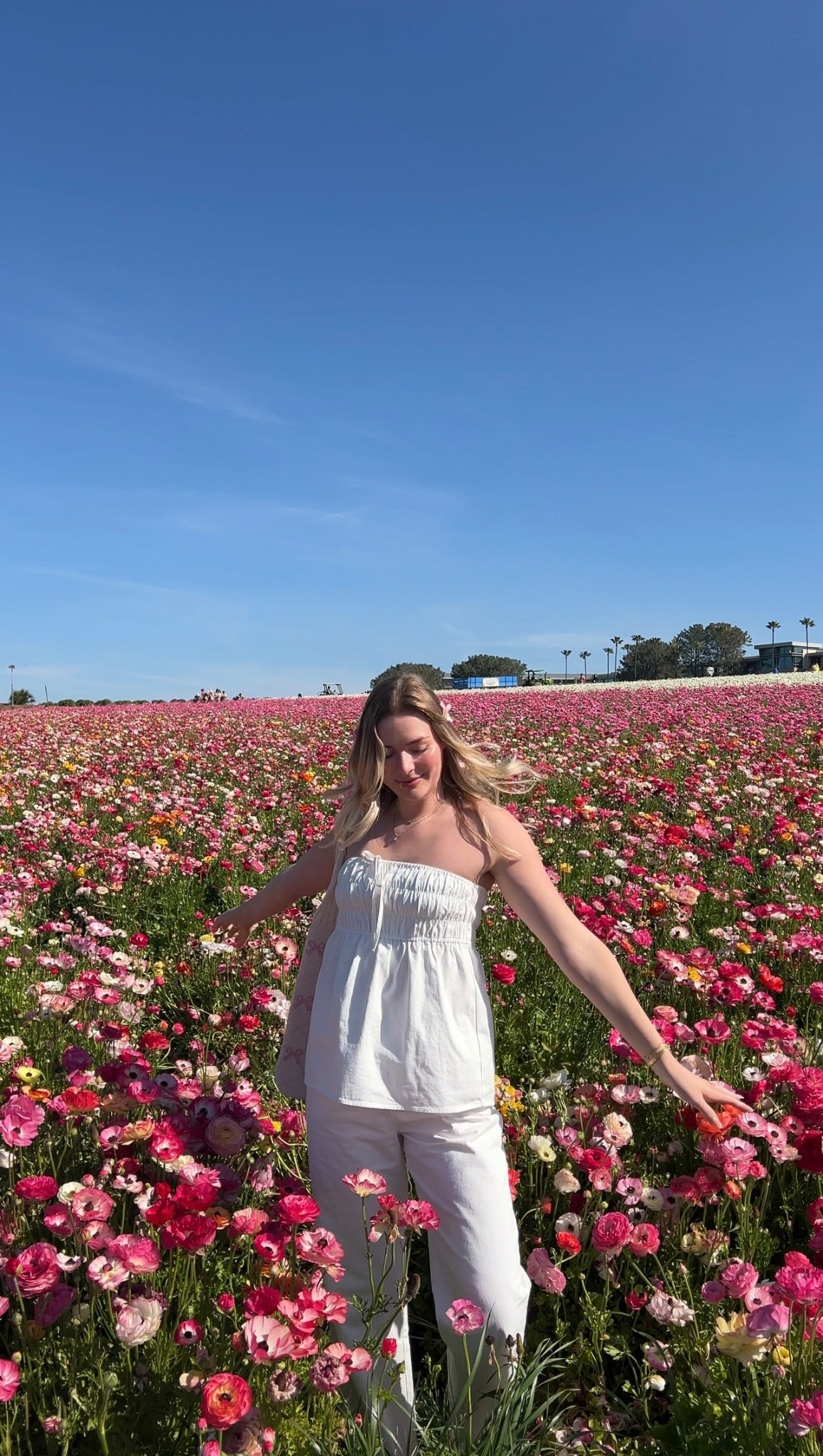 Sprin flower field outfit 🌸

#LTKootd #LTKSeasonal #LTKdayinmylife