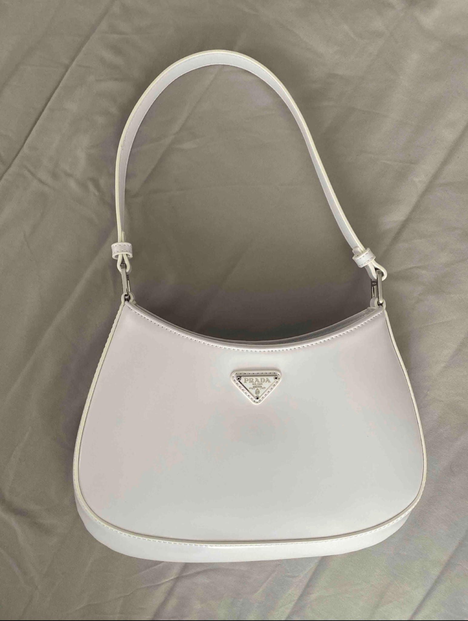 This Prada DHGate bag is a must #prada #designer #bag #dhgate #dhgatefinds #holiday #giftguide #christmas #whitebag

#LTKHoliday #LTKGiftGuide #LTKunder100