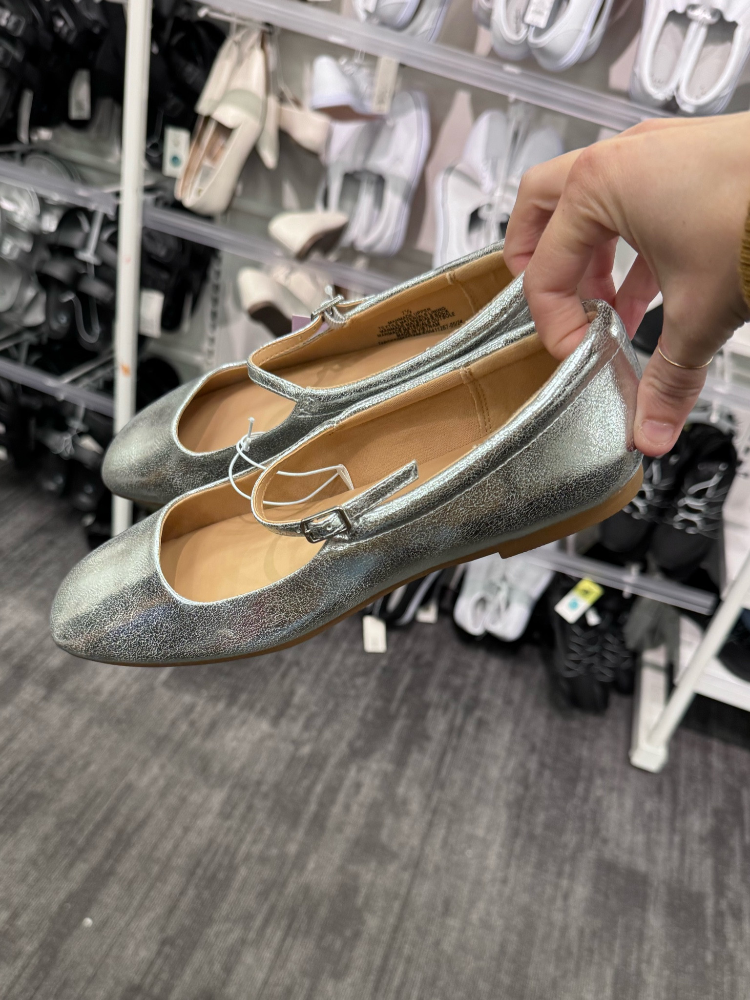 We love a good silver flat

#LTKFindsUnder50 #LTKHoliday #LTKSeasonal
