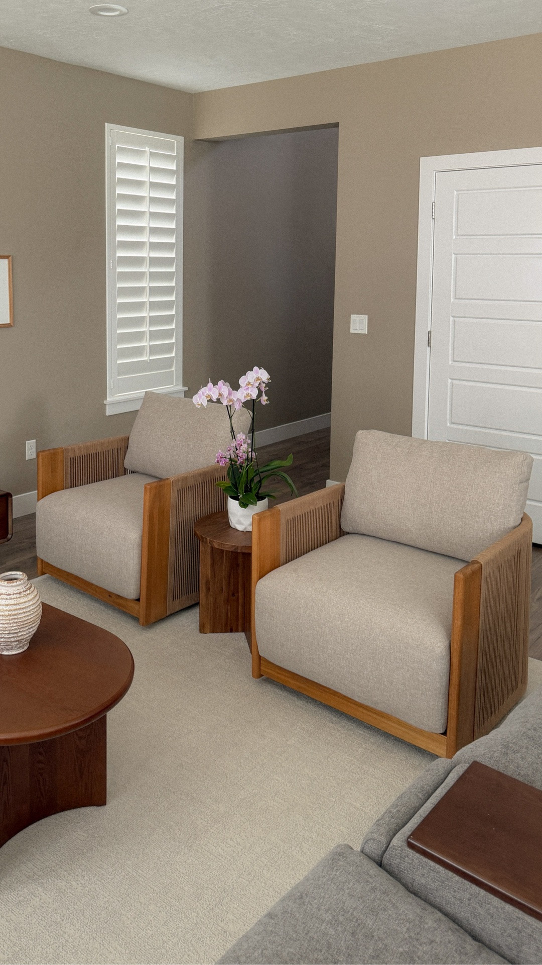 These chairs arrive fully assembled — effortless living from the start. Designed for indoor-outdoor flow, crafted with weather-ready materials, and made to feel just as good as they look.
Unbox, place, and let your space feel instantly complete.
Comment “shop” and bring effortless living home.

#ChitaLiving #OutdoorFurniture #IndoorOutdoorLiving #ModernHome #HomeInspo