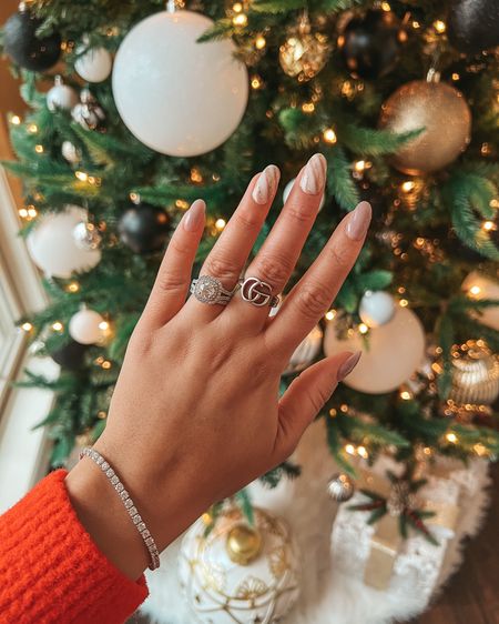 Last minute neutral candy cane mani ❄️#christmasnails Linking my Christmas decor and ring in the @shop.LTK app #holidaynails #nailinspo #candycanenails #holidayseason #liketkit #christmasnails2022 #christmasinspo #christmasspirit #nailsofinstagram #neutralnails #winternails
.
.
.
.
#winterstyle #winter #almondnails #gelnails #christmasdecor #christmastime  #christmasnailsart #pinterestnails #nailinspiration #wintermani #wintermanicure #ohioblogger #gucci #styleblog #stylepost #naildesigns 

#LTKHoliday #LTKbeauty