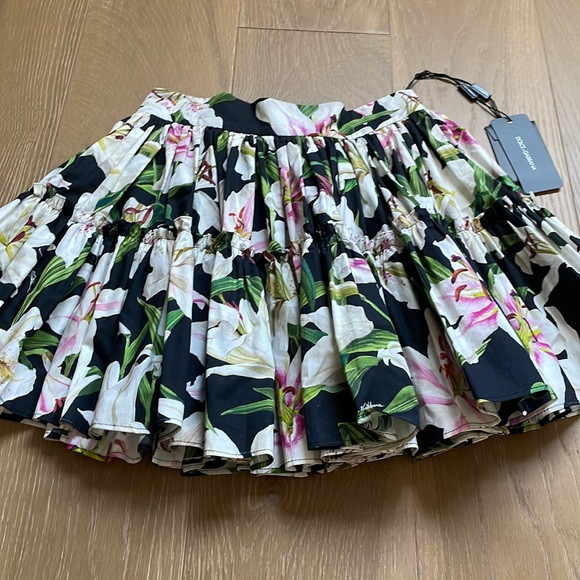 Dolce & gabbana floral print skirt with Lilly size 40 (small) | Poshmark
