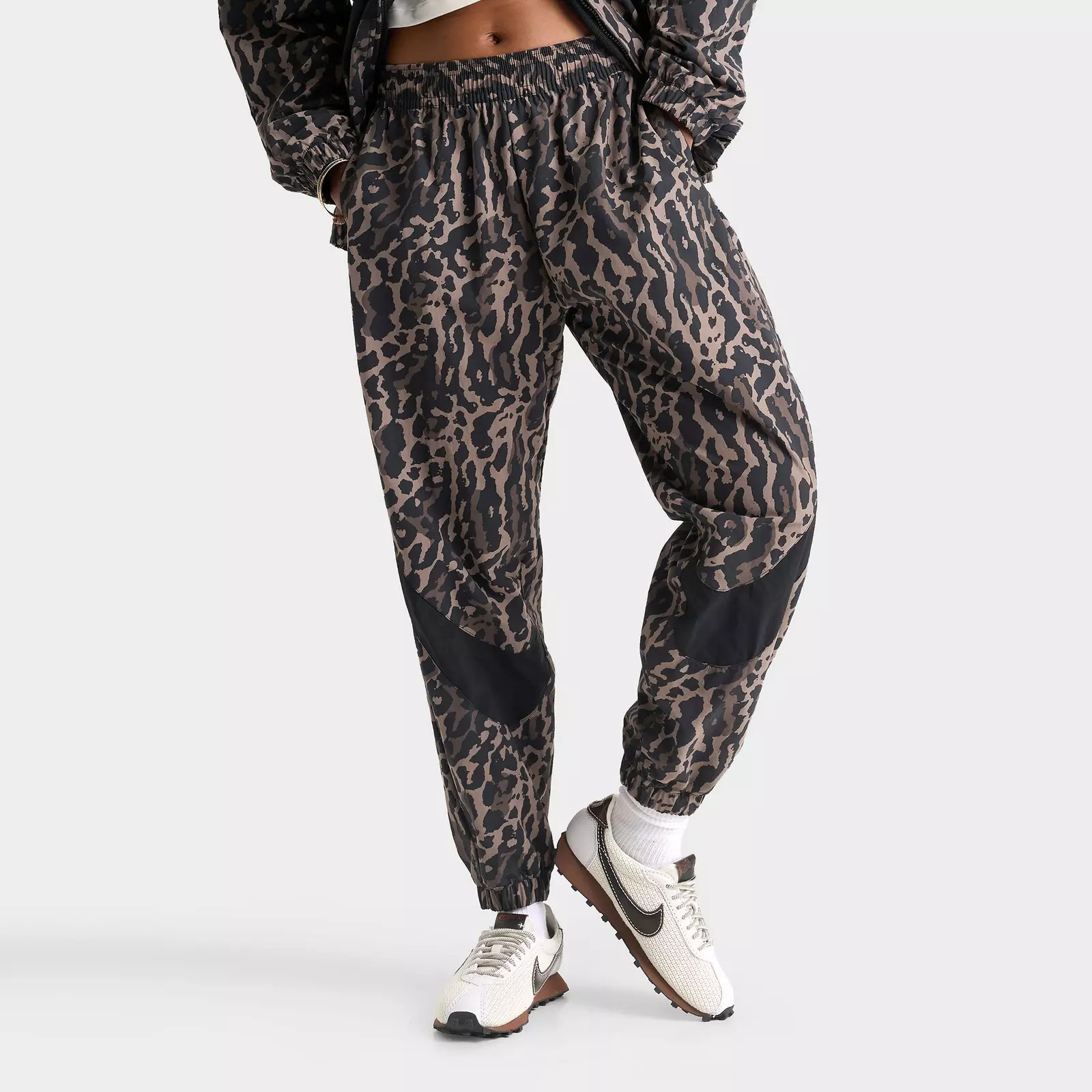 Women's Nike Sportswear Woven Printed Jogger Pants | Finish Line (US)