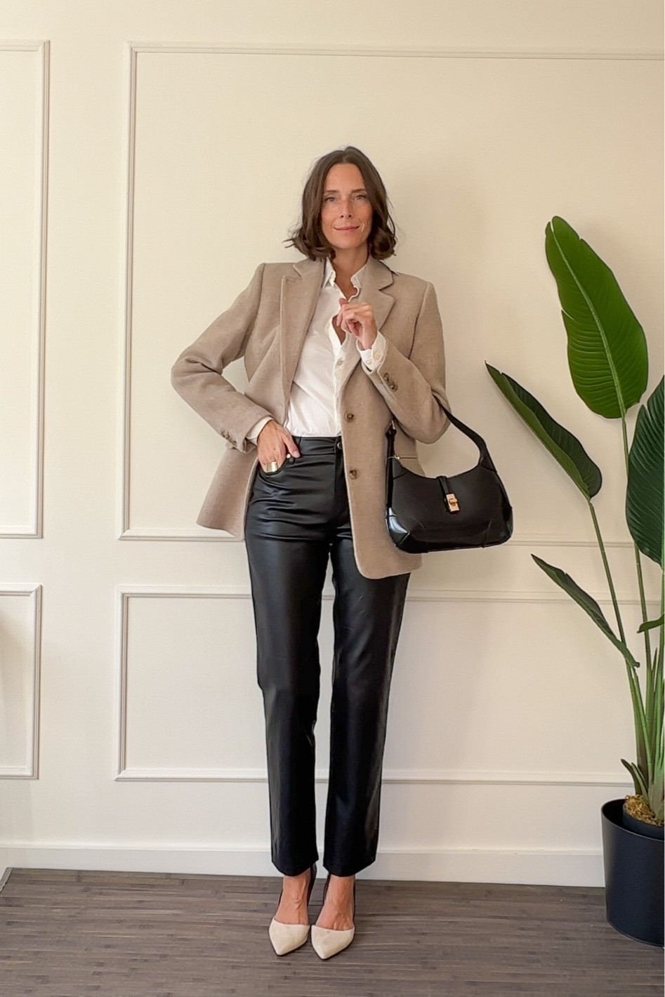 The hardest working item in your autumn capsule wardrobe will be this blazer! It’s comfy, warm and the colour goes so nicely with denim, white and cream, russet, black etc etc. 

So easy to style and wear. I’m linking this outfit here but look out for the full reel outfit soon. I’m wearing the 34 here  

#LTKstyletip #LTKworkwear #LTKSeasonal