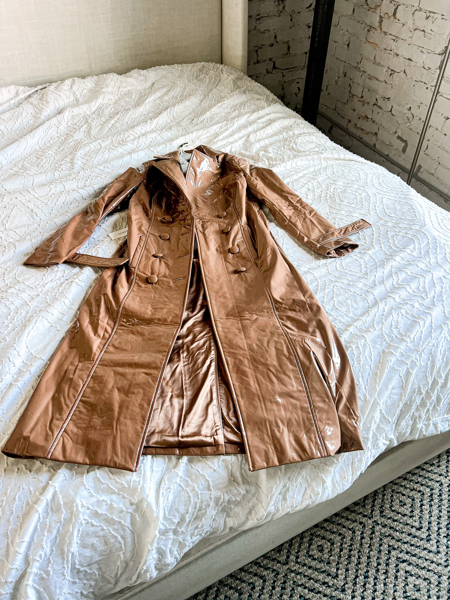 Faux leather trench coat


#LTKSeasonal #LTKSale #LTKtravel