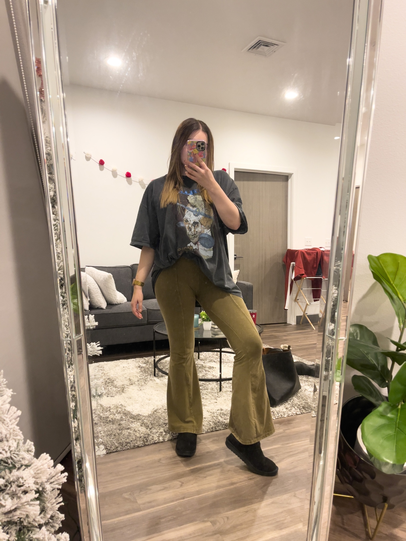 Cozy lounge outfit idea! Featuring black platform slippers and flared pants!

I’m wearing a L/XL tee, L pants and size 9 slippers

#LTKHoliday #LTKSeasonal #LTKstyletip