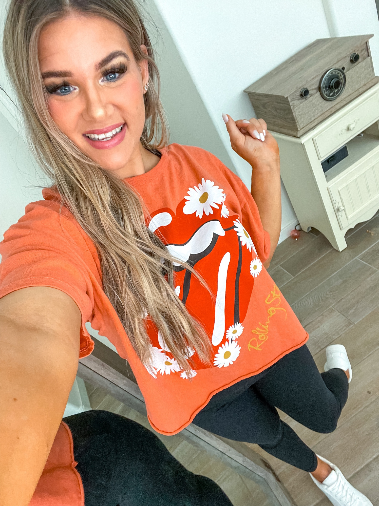 Todays #OOTD was simple for our Costco run! Rolling Stones Cropped Tee, Leggings & Sneaks for the win! 😜🧡🌼

#Target #LuluLemon #PinkLily #FashionFinds #OutfitInspo #MomOutfit #Basic 

#LTKshoecrush #LTKfindsunder100 #LTKstyletip