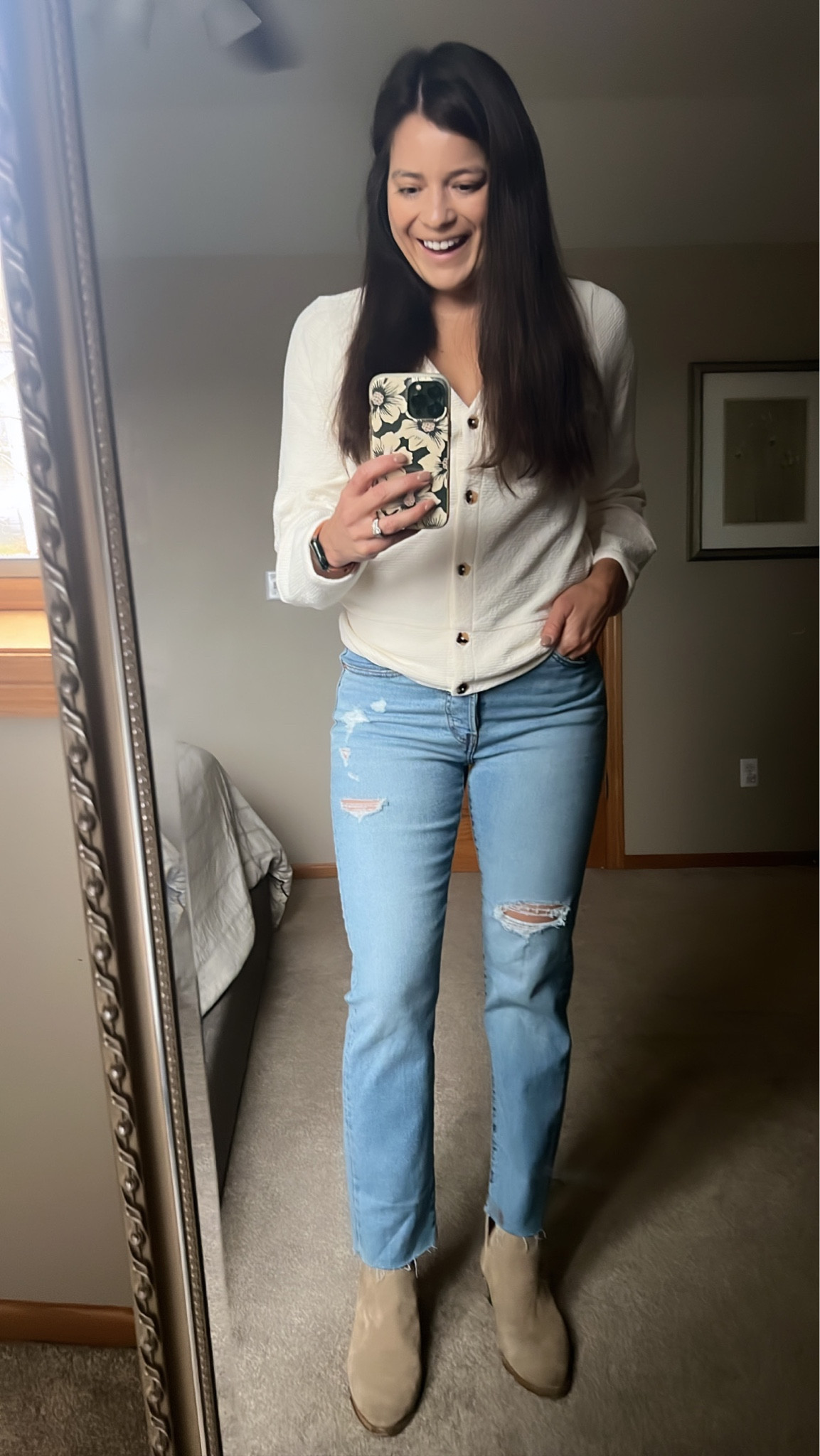 I'll be going to this outfit again and again! Love that this Madewell cardigan is a little longer and on sale!



#LTKsalealert #LTKHoliday