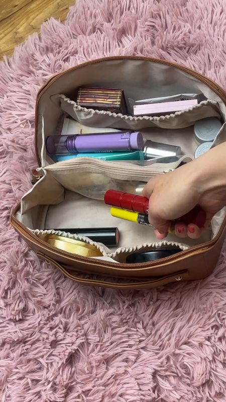 What’s in my makeup bag

#whatsinmybag 
#amazonmakeupbag 
#makeupbag

#LTKbeauty #LTKfindsunder50 #LTKitbag