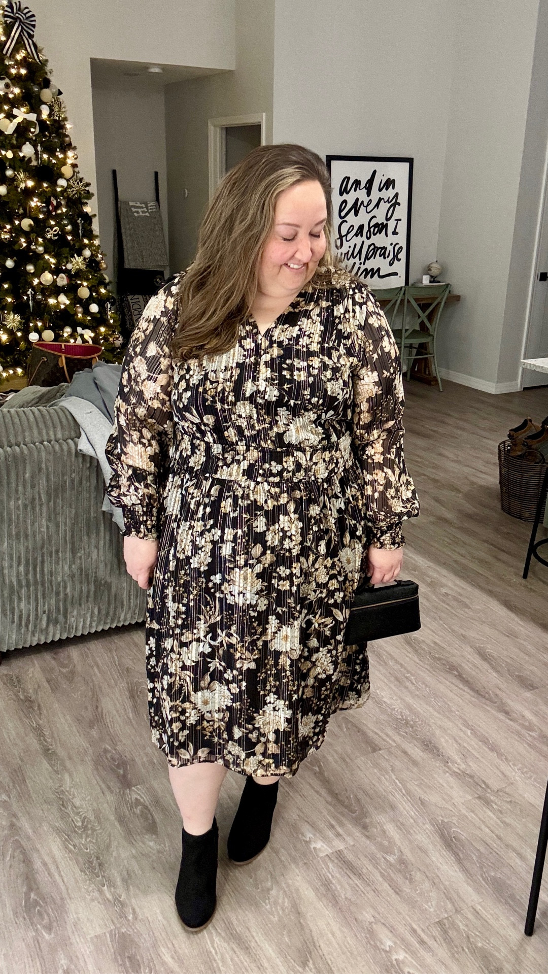 The most beautiful dress for the holiday season. The prettiest floral print with a hint of sparkle. 

#rebekahelizstyle 

#LTKPlusSize #LTKHoliday #LTKootd