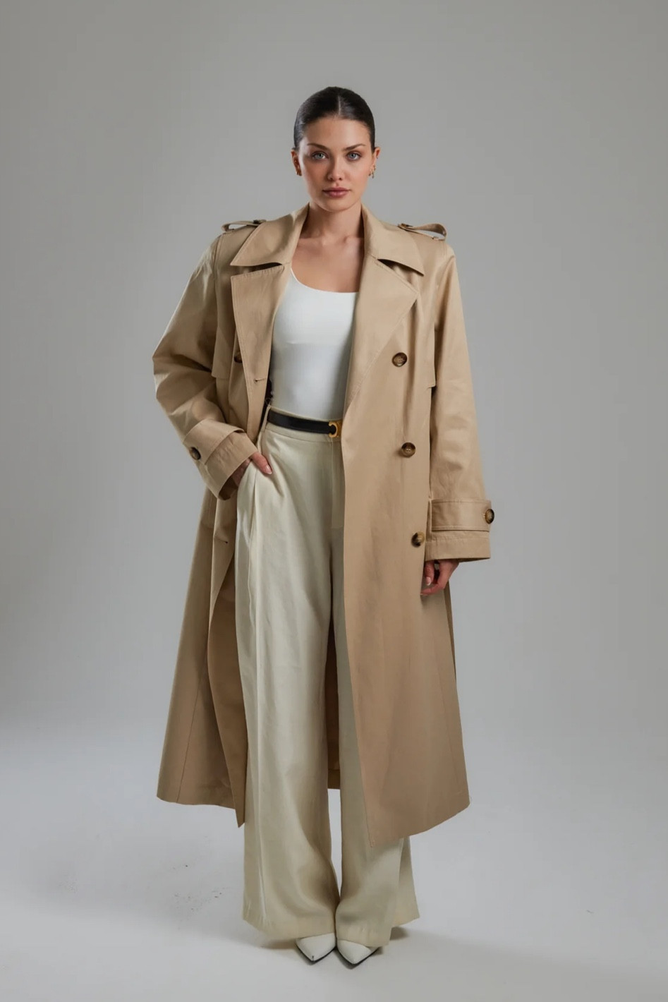 beige trench

#LTKSeasonal #LTKeurope #LTKHoliday