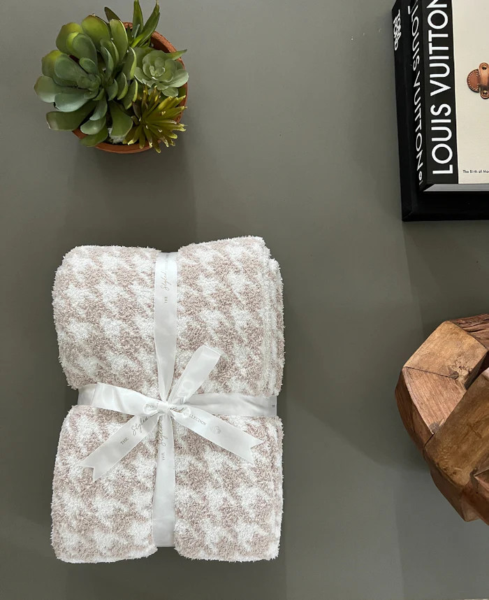 Houndstooth Buttery Blanket | The Styled Collection