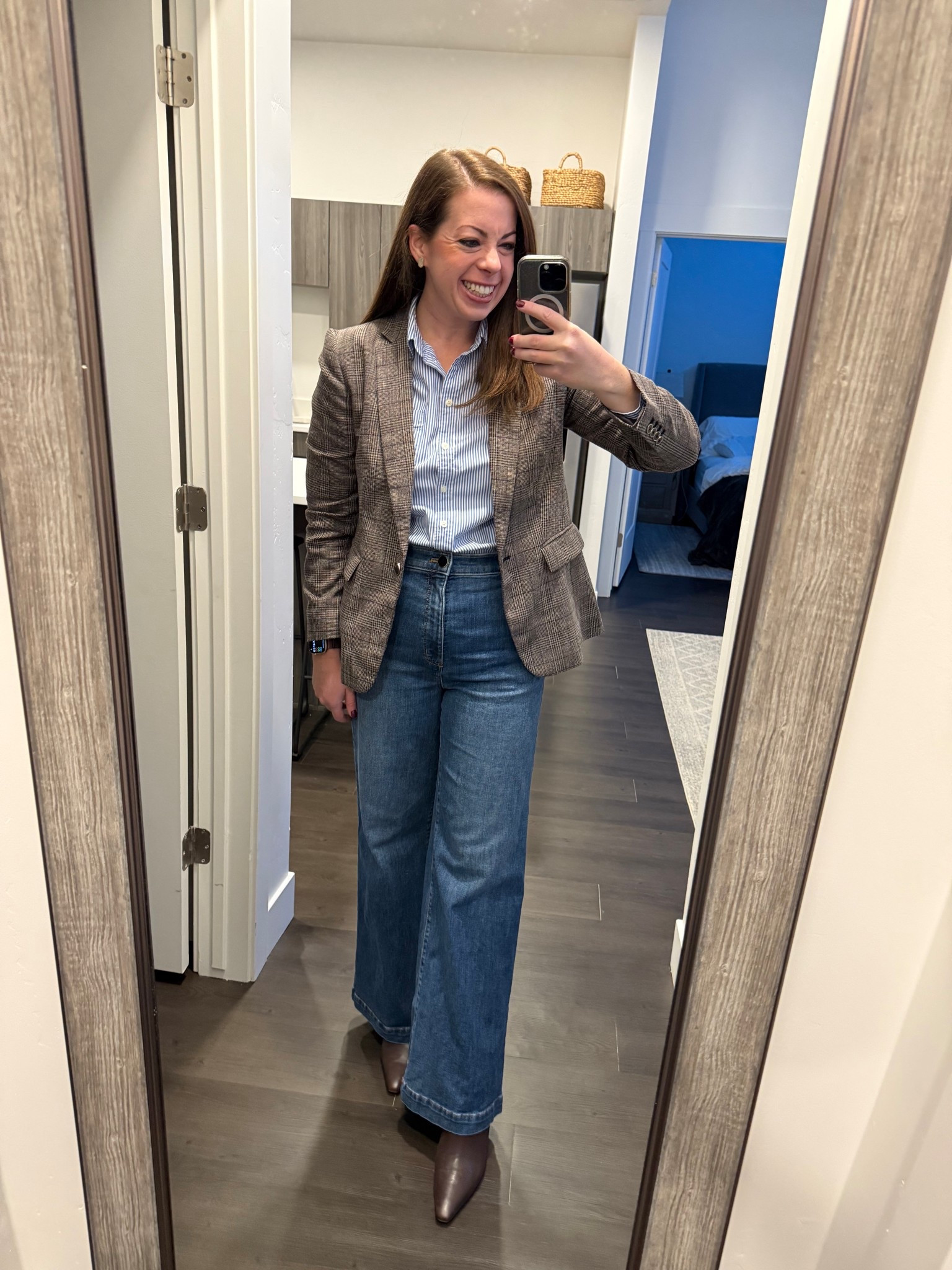 A trouser jean and a blazer are the perfect combo! 

Jeans: Ann Taylor, 8
Top: J. Crew Factory, M
Blazer: Loft, 8

#LTKWorkwear #LTKMidsize