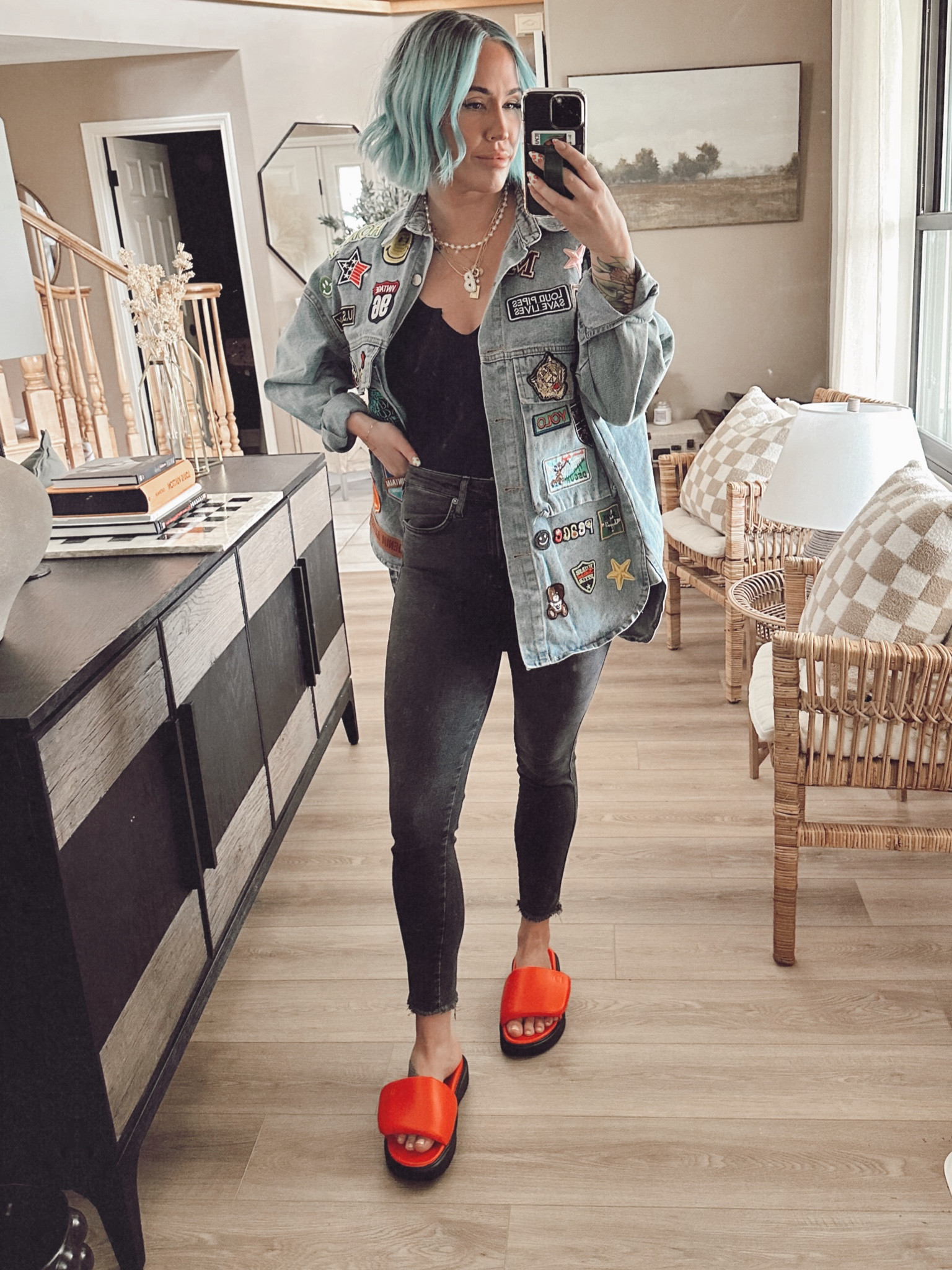 A pop of red is never a bad idea 🍒