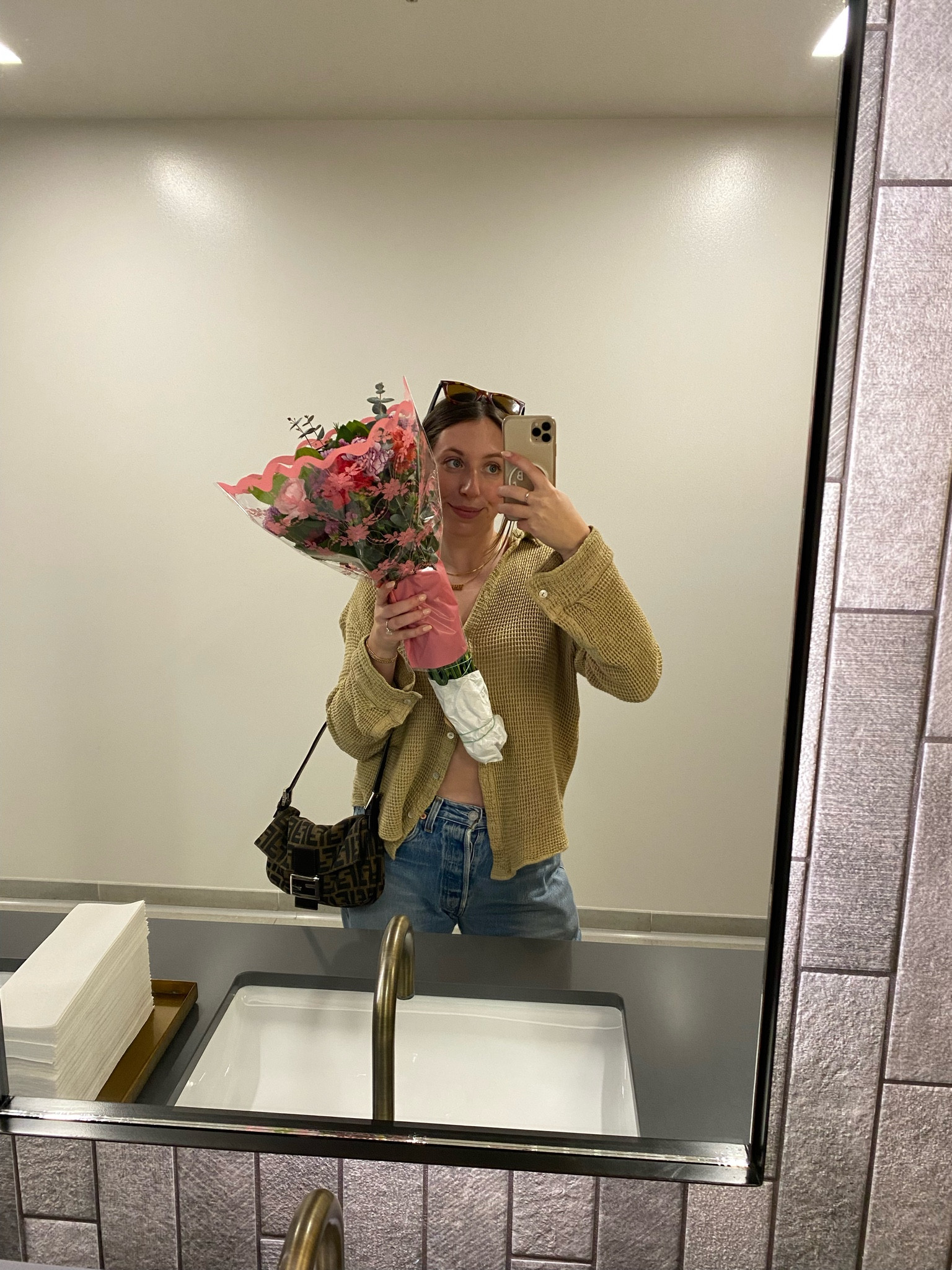 casual outfit for a Sunday night dinner with Ashlyn 💐 jeans are vintage so I linked similar 💞

#LTKunder100