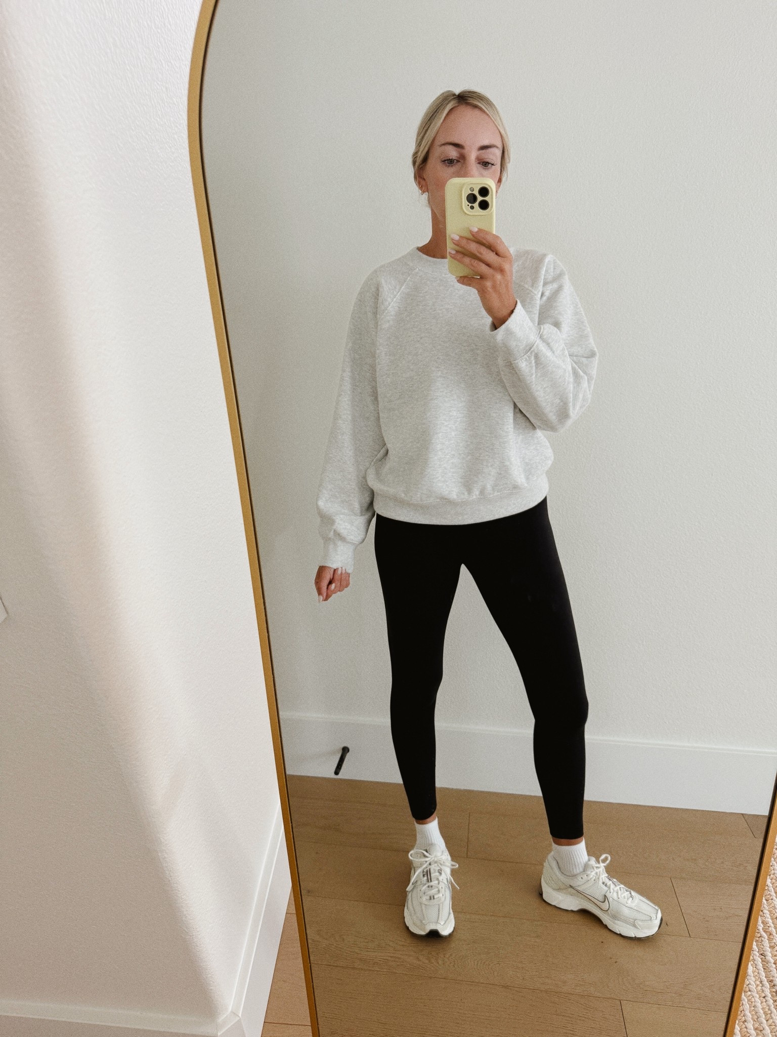 Say hello to my new favorite crewneck! It’s a thing, right? Always on the hunt for our favorite sweatshirt and I found mine. I am in a small - it’s soft as butter 🤍