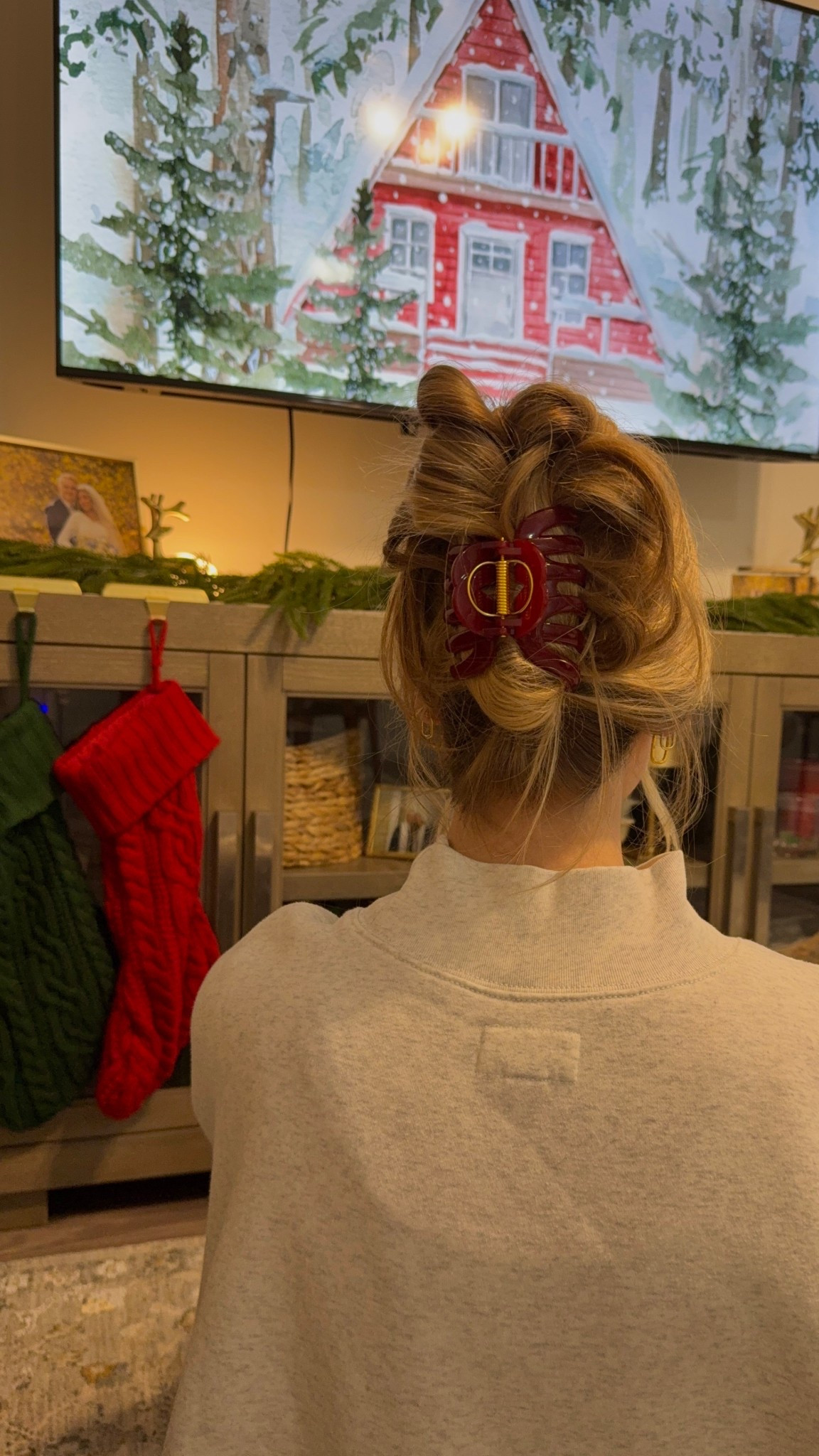 I love this claw clip messy bun

#LTKgrwm #LTKHoliday