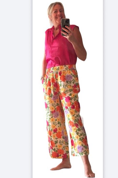 Did someone say spring ?

These floral pants are a burst of spring .  
The bright floral design is colorful !  They have side pockets .  The pants are cropped and have a wide leg . 
A super fun print that can pair with a variety of bright colors . 

I chose to pair with this silky bright pink sleeveless top .  It buttons down and can be worn tucked in or loose and out .  
Pair it with a bright blazer for a punch! 

This is the perfect opportunity to wear those bright sandals ! 

A great sunny vibe for that destination holiday . 

Happy eclipse day 

Floral pants @marshalls
Silky pink shirt @marshalls

#totaleclipse
#florals
#carribeanvibe
#bright
#mondays
#marshalls
#springhassprung
#tropical



#LTKSeasonal