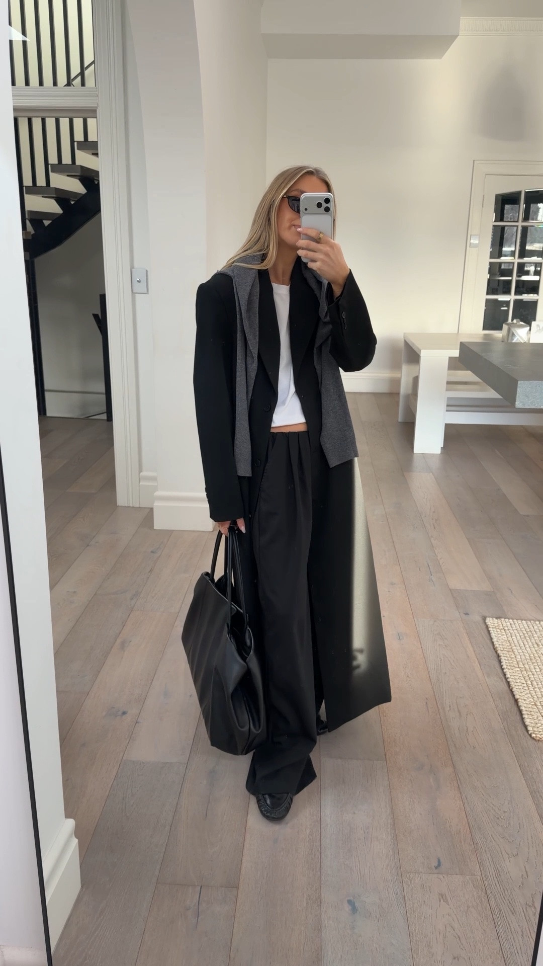 Coat - XS 
Pants - S 
Tee - S 
🖤

#LTKaustralia #LTKwinter #LTKtravel