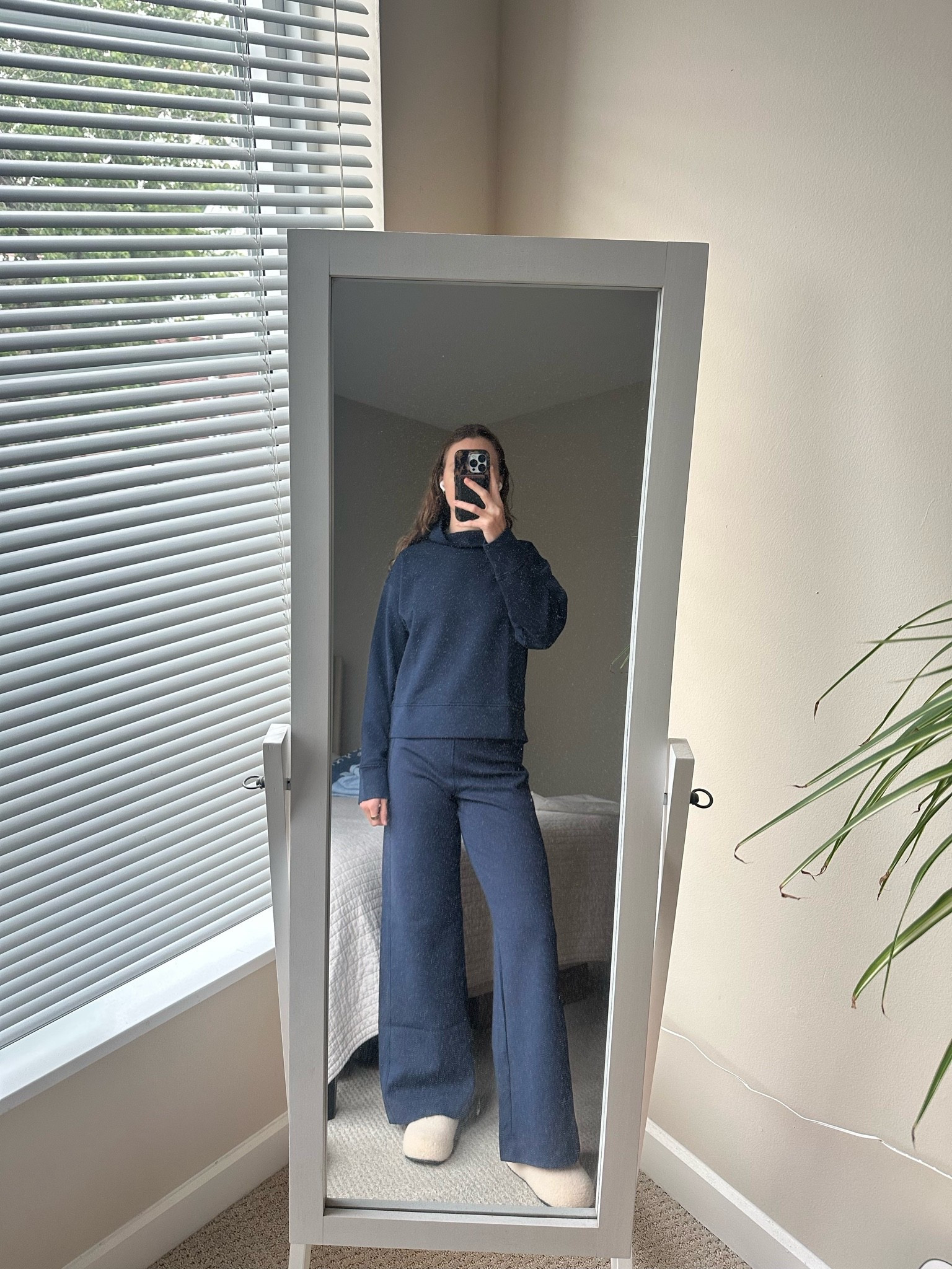 Marine Layer Navy Sweatset

#LTKActive #LTKHome #LTKSeasonal