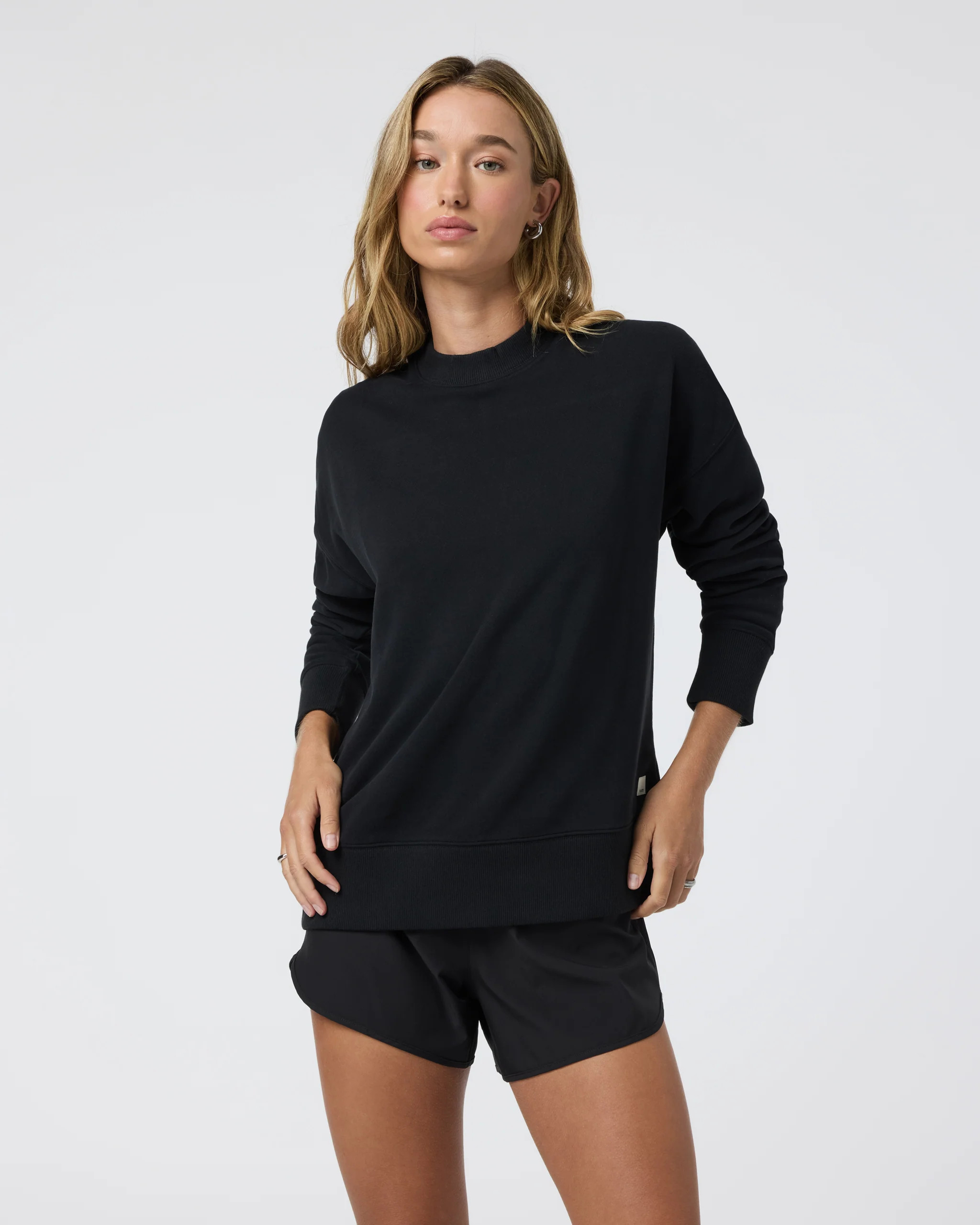 Sedona Weekender Crew | Women's Black Pullover | Vuori | Vuori Clothing (US & Canada)