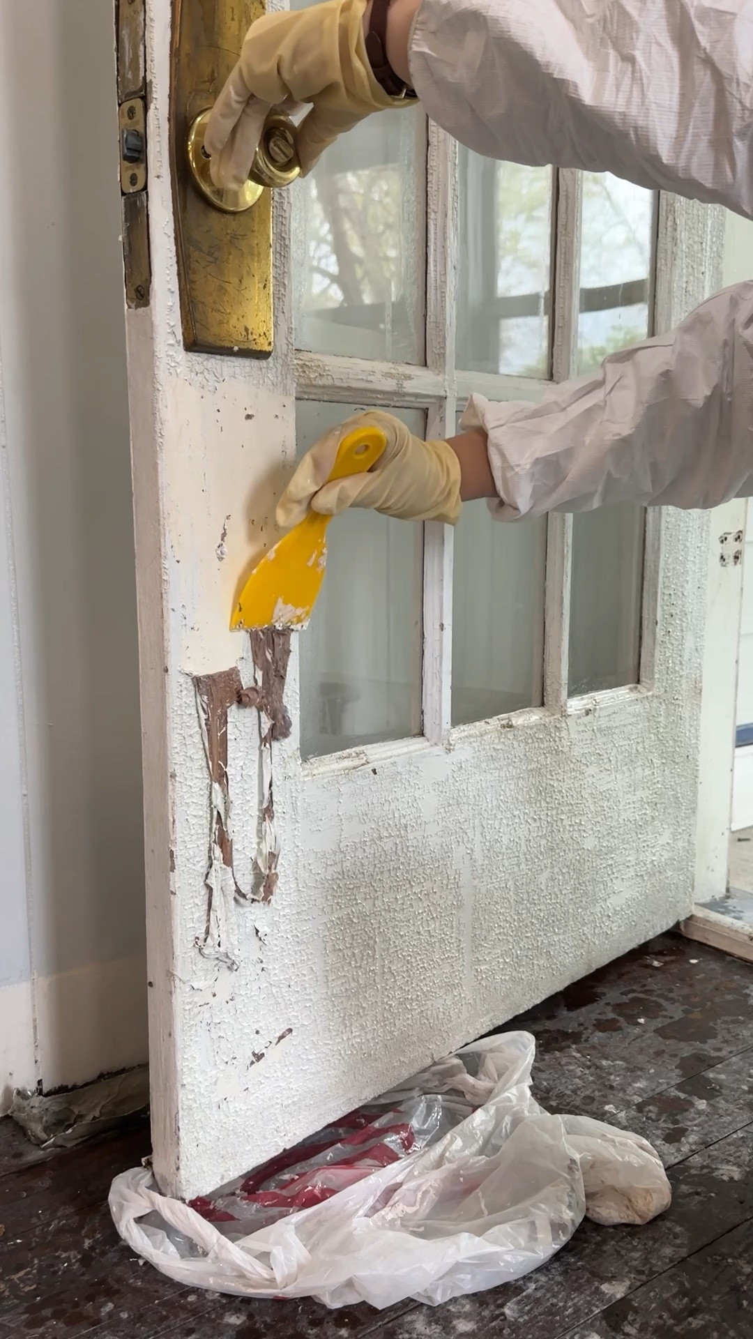 Safe lead removal stripper 

#LTKhome