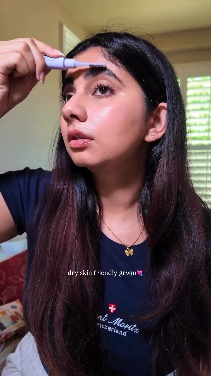 my skin just eats up all of these products 💘

@kulfi.beauty primer and eye brow gel
@summerfridays skin tint
@saiebeauty dew blush 
@rarebeauty contour and concealer 
@hudabeauty easy bake powder
@elfcosmetics color corrector
@japonesque lash curler
@maccosmetics brown mascara
@peripera_official lip tint 

#beautytok #makeuptutorial #dryskinmakeup #glowymakeup #easymakeup