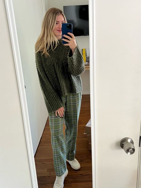 a moment for the green — plaid pants with an oversized sweater and sneakers 

#LTKfindsunder100 #LTKfindsunder50
