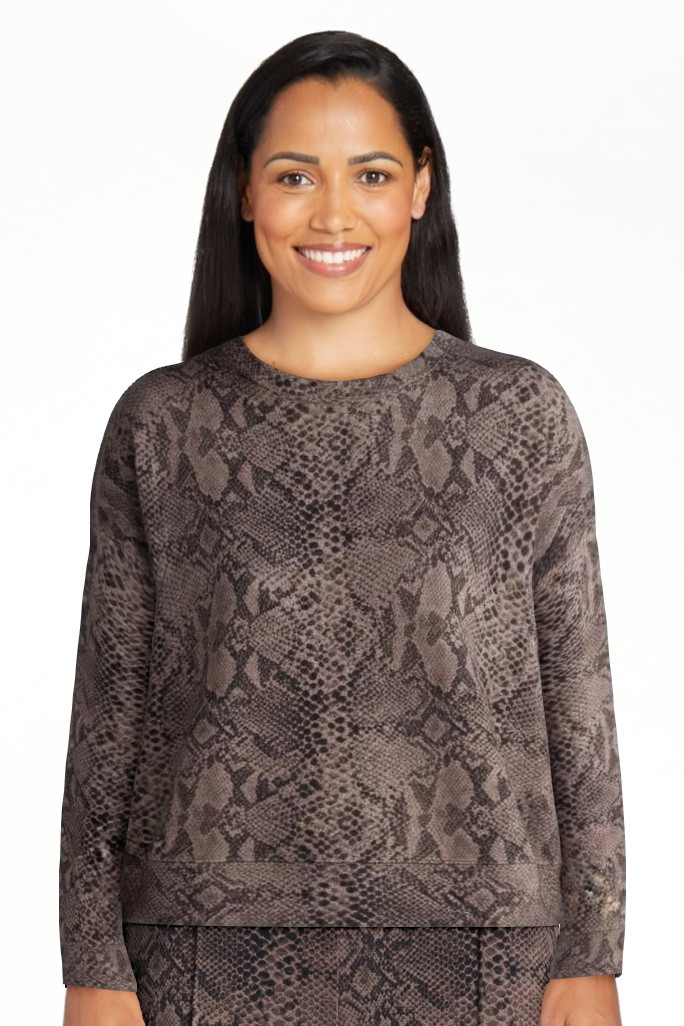 Scoop Women's and Women's Plus Scubaknit Cropped Sweatshirt with Drop Sleeves, Sizes XS-4X | Walmart (US)